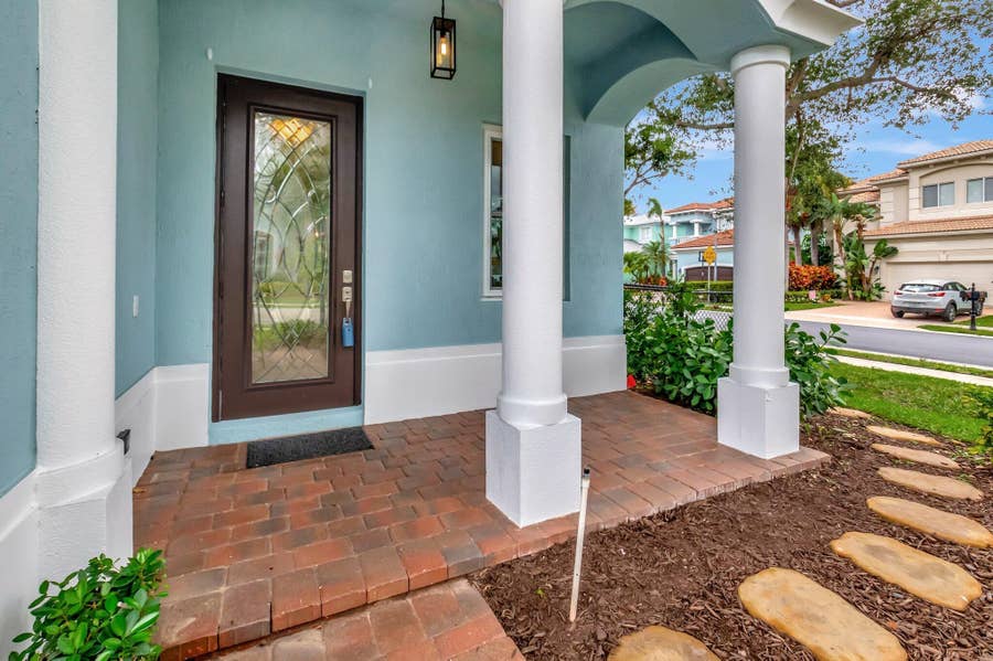 Property photo for 40 COUNTRY LAKE Circle, Boynton Beach, FL