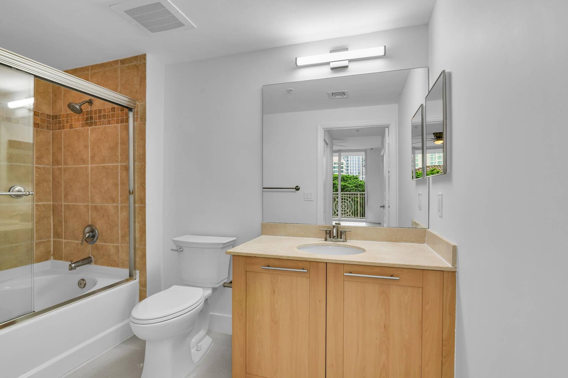 511 SE 5th Avenue, #703, Fort Lauderdale, Fort Lauderdale, FL 33301 Guest Bathroom