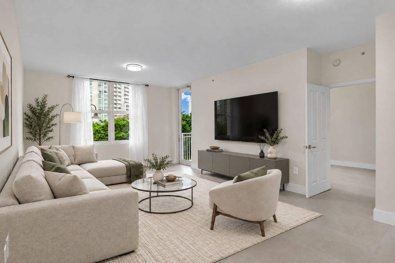 511 SE 5th Avenue, #703, Fort Lauderdale, Fort Lauderdale, FL 33301 VS -5