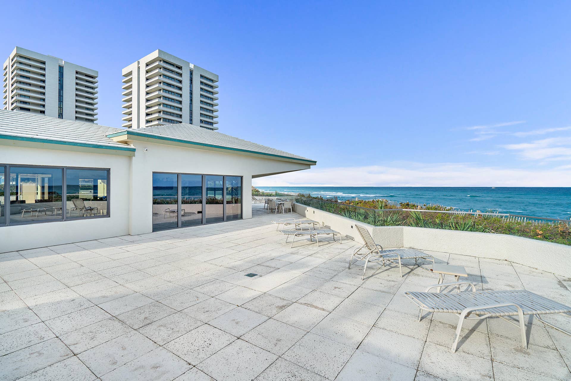 5510 N OCEAN Drive, #11B, Singer Island, FL 33404 Lounge Area