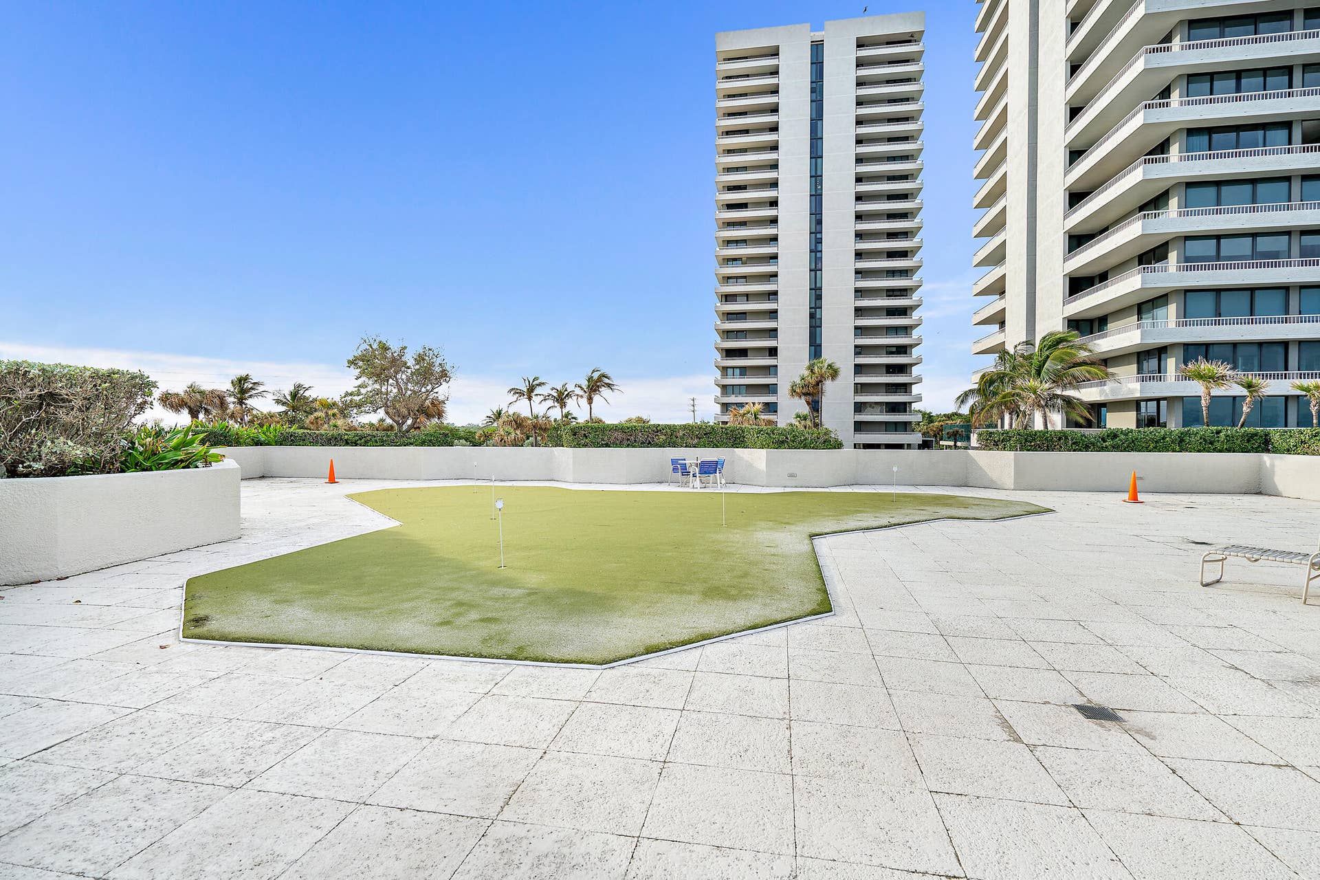 5510 N OCEAN Drive, #11B, Singer Island, FL 33404 Putting Green