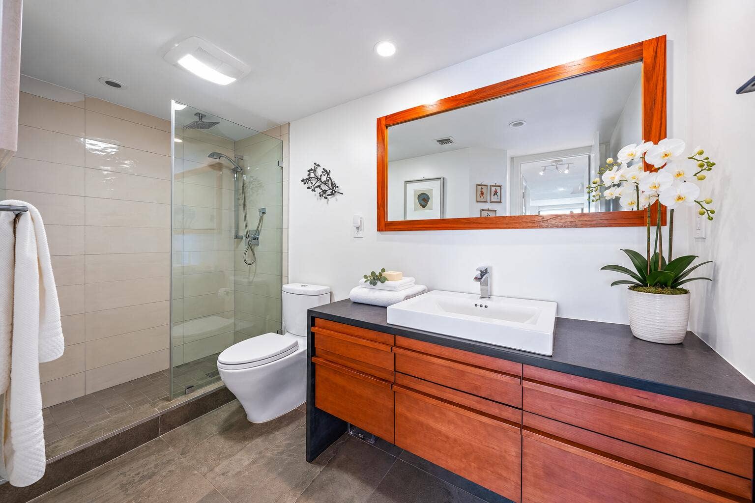 5510 N OCEAN Drive, #11B, Singer Island, FL 33404 Guest Bath