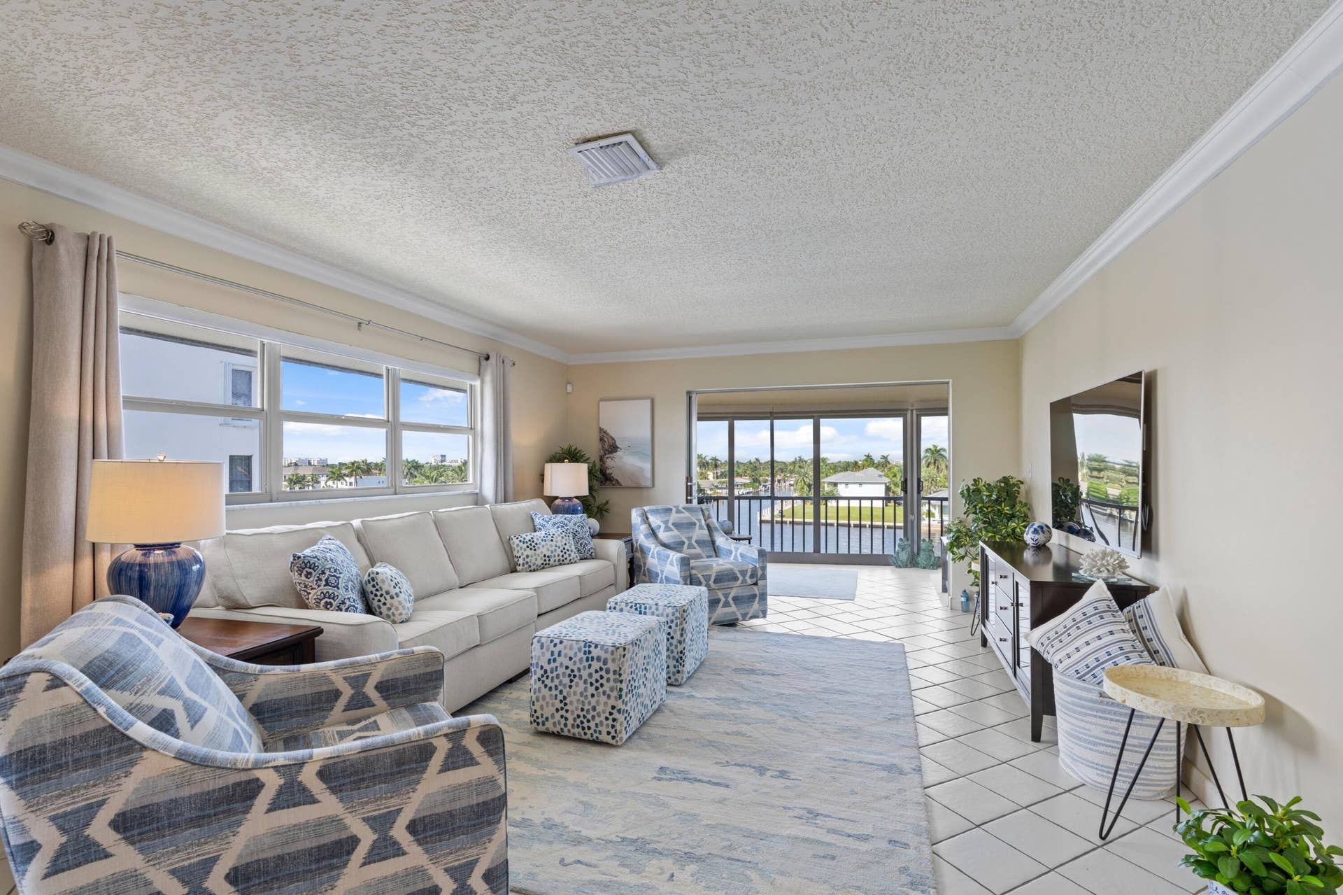 711 N RIVERSIDE Drive, #401, Pompano Beach, FL 33062 Living Area