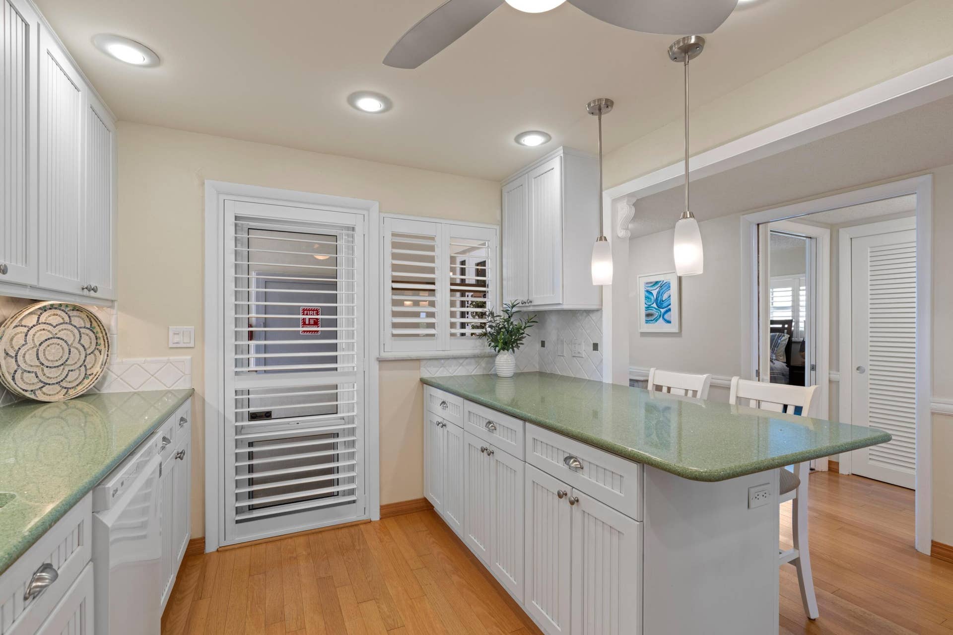 711 N RIVERSIDE Drive, #401, Pompano Beach, FL 33062 Kitchen