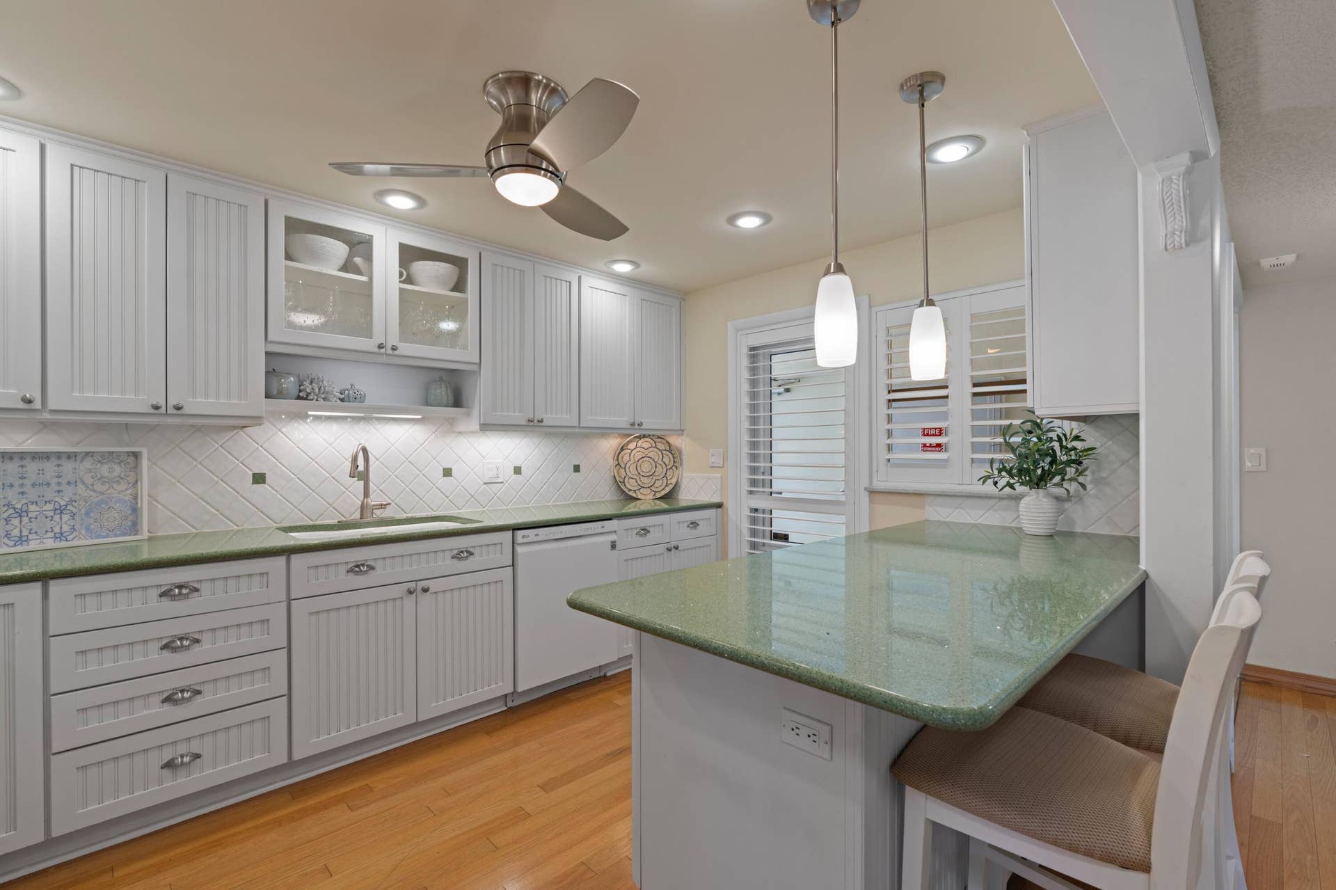 711 N RIVERSIDE Drive, #401, Pompano Beach, FL 33062 Kitchen