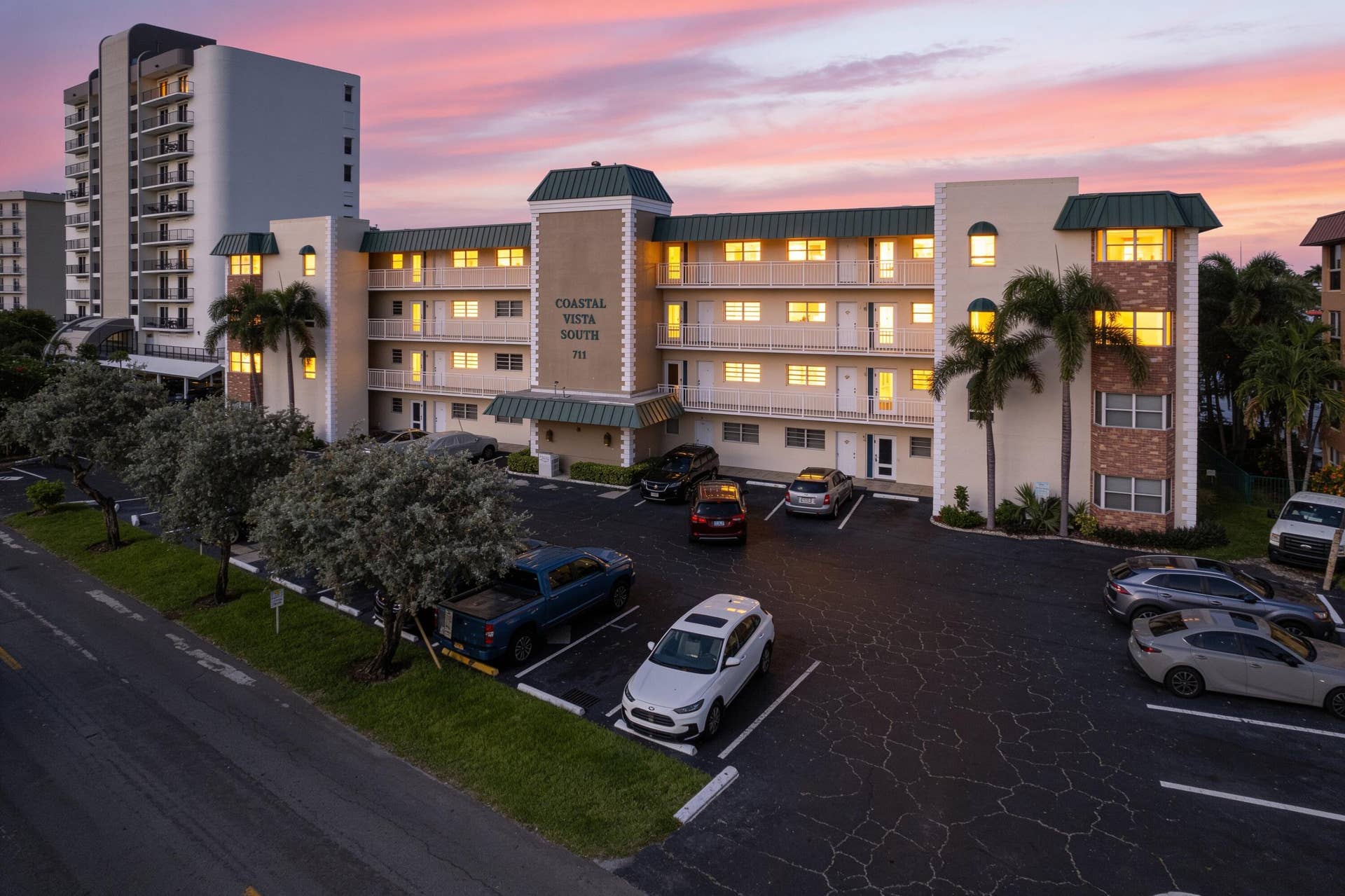 711 N RIVERSIDE Drive, #401, Pompano Beach, FL 33062 Twilight