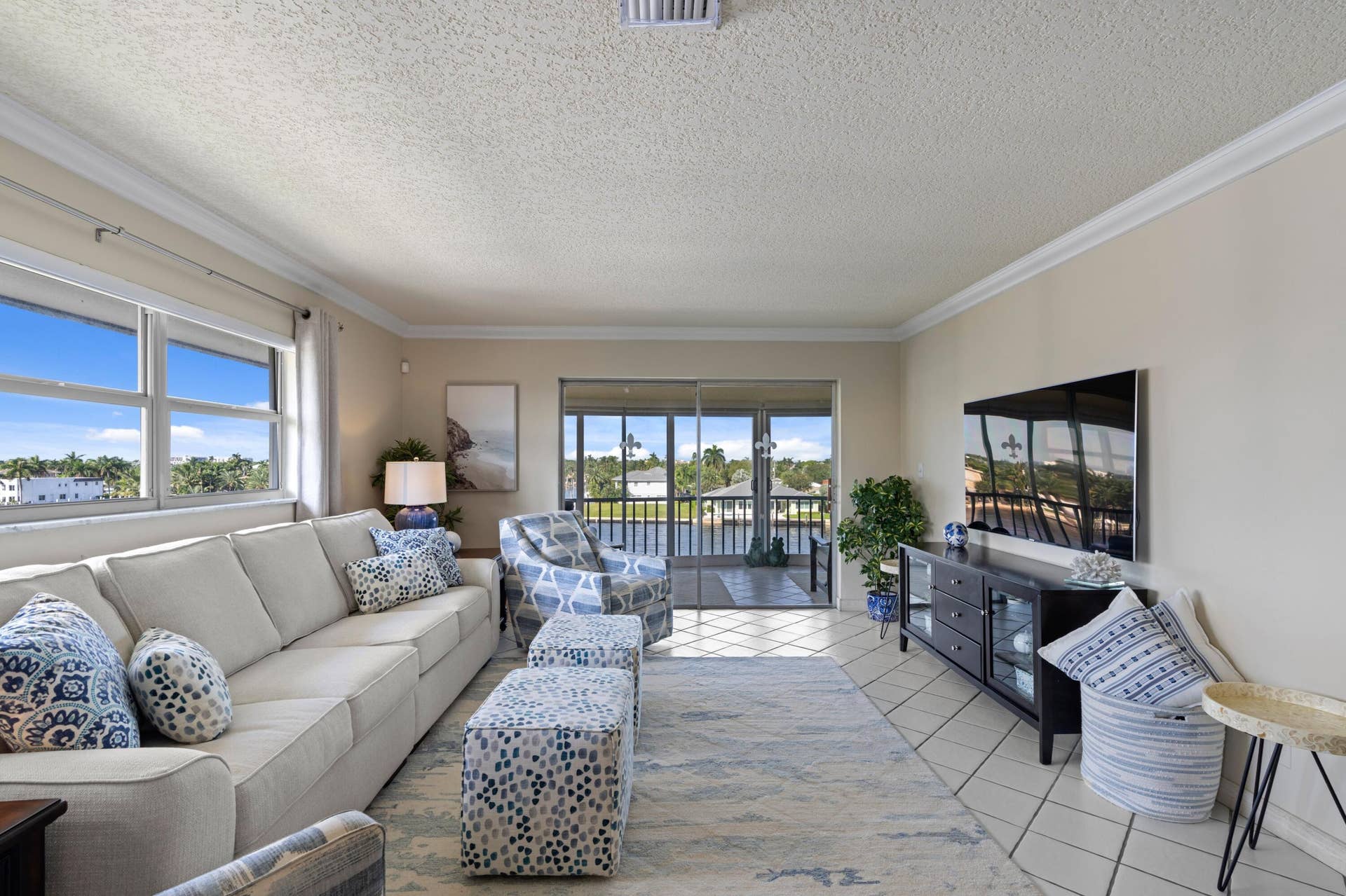 711 N RIVERSIDE Drive, #401, Pompano Beach, FL 33062 Living Area