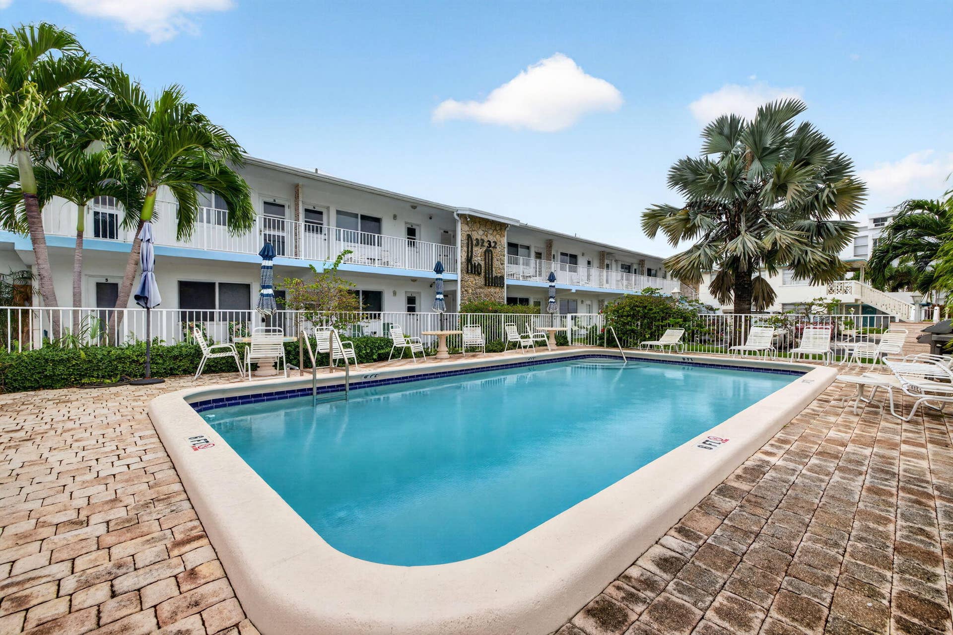 3232 Canal Drive, Pompano Beach, FL 33062 3-web-or-mls-699A6031