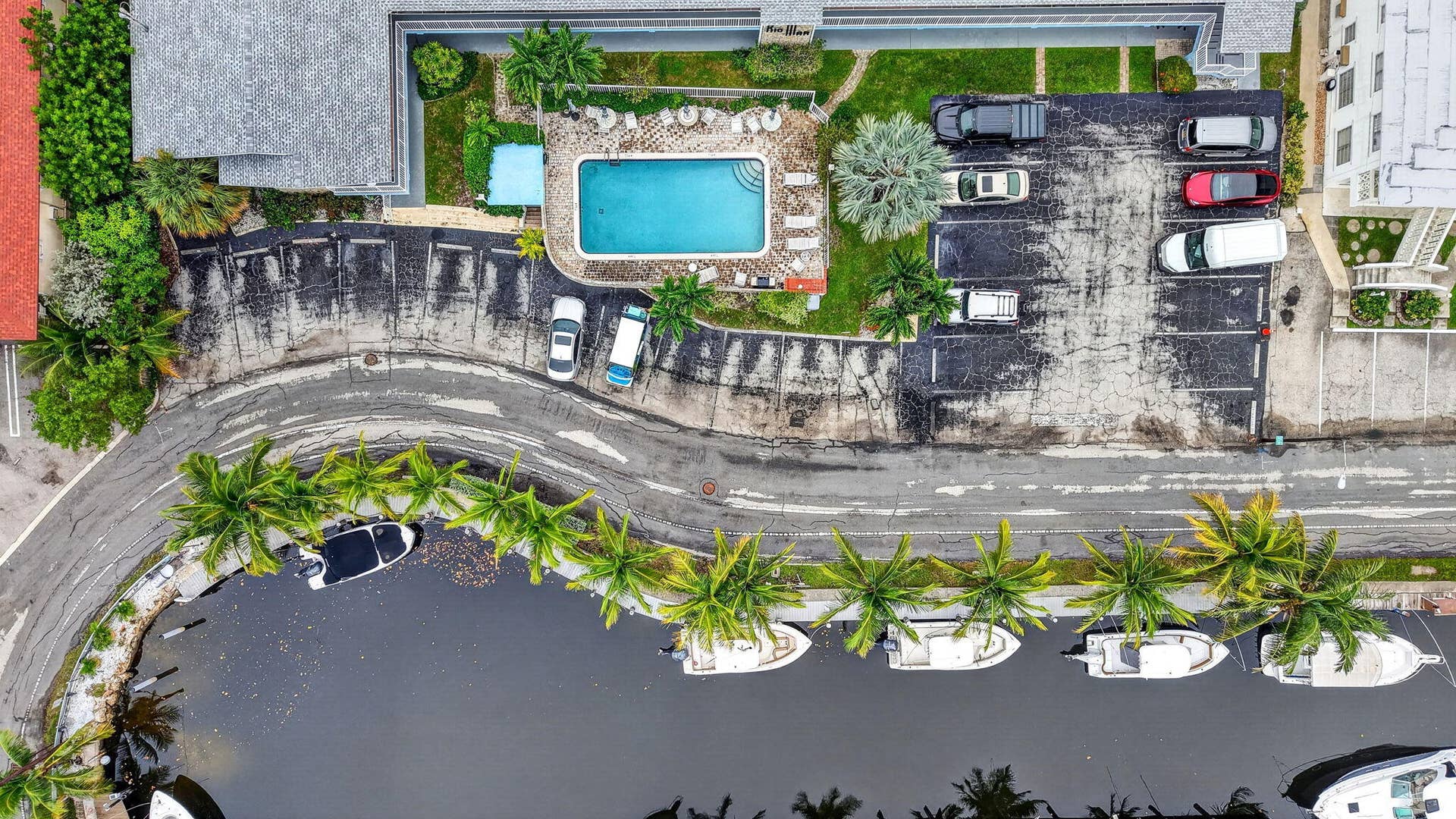 3232 Canal Drive, Pompano Beach, FL 33062 53-web-or-mls-DJI_20260930162436_0283_D