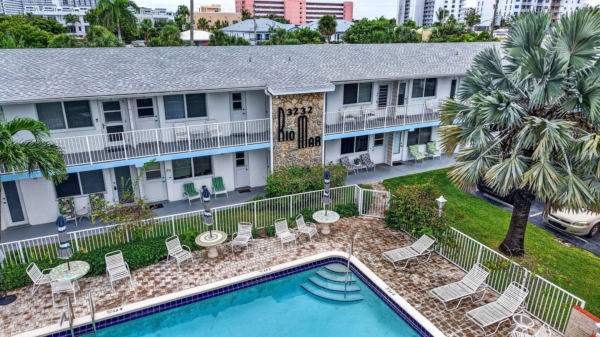 3232 Canal Drive, Pompano Beach, FL 33062 54-web-or-mls-DJI_20260930162453_0289_D
