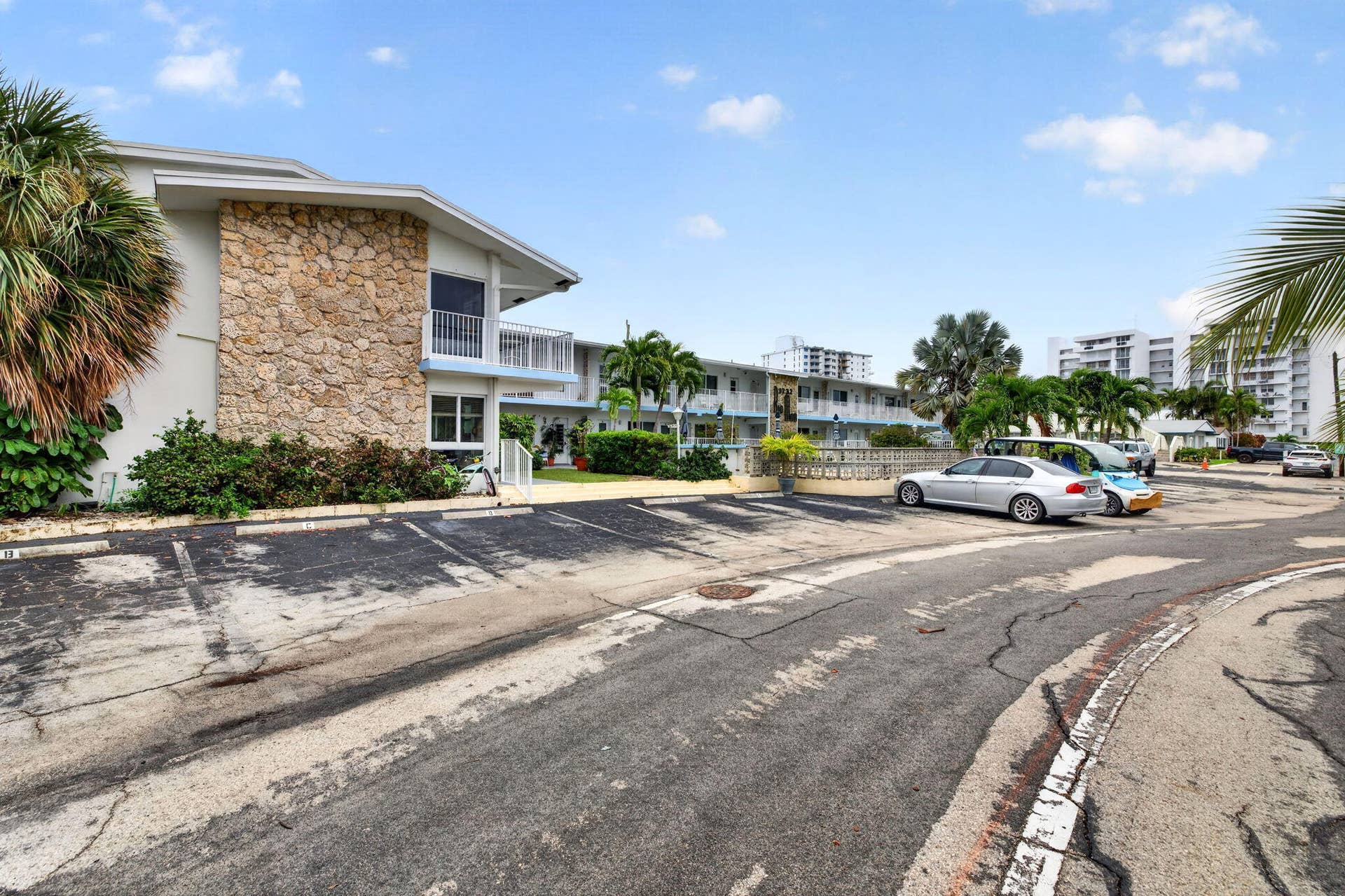 3232 Canal Drive, Pompano Beach, FL 33062 4-web-or-mls-699A6037