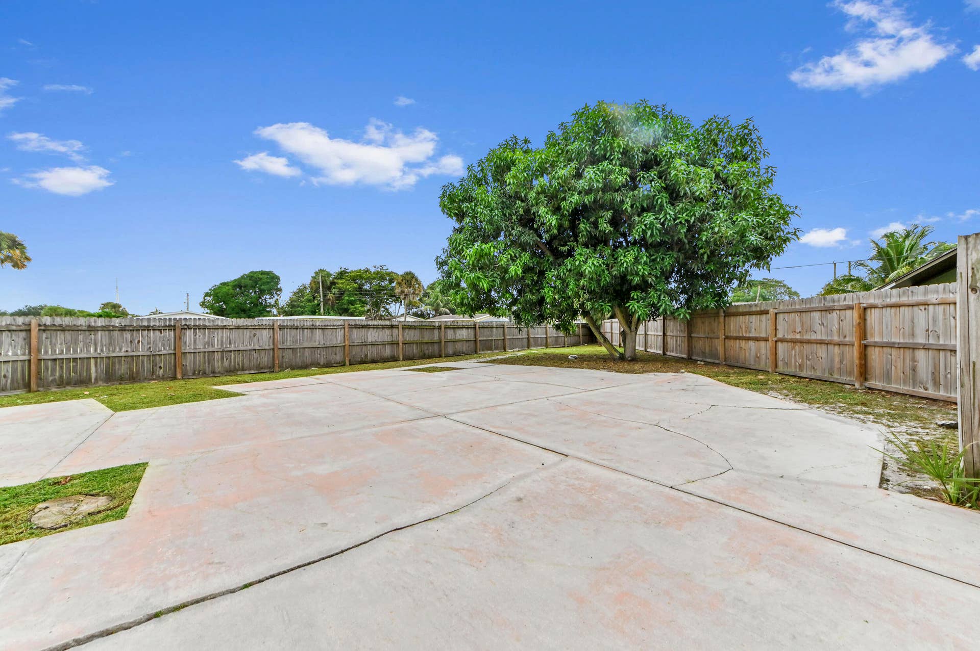 8600 Uranus Terrace, West Palm Beach, FL 33403 25 backyard 01