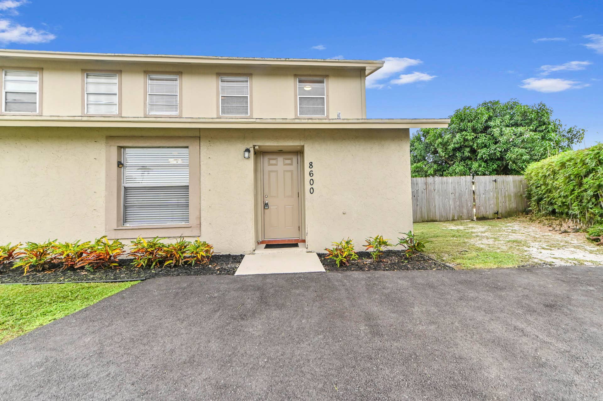 8600 Uranus Terrace, West Palm Beach, FL 33403 02 Entry 01