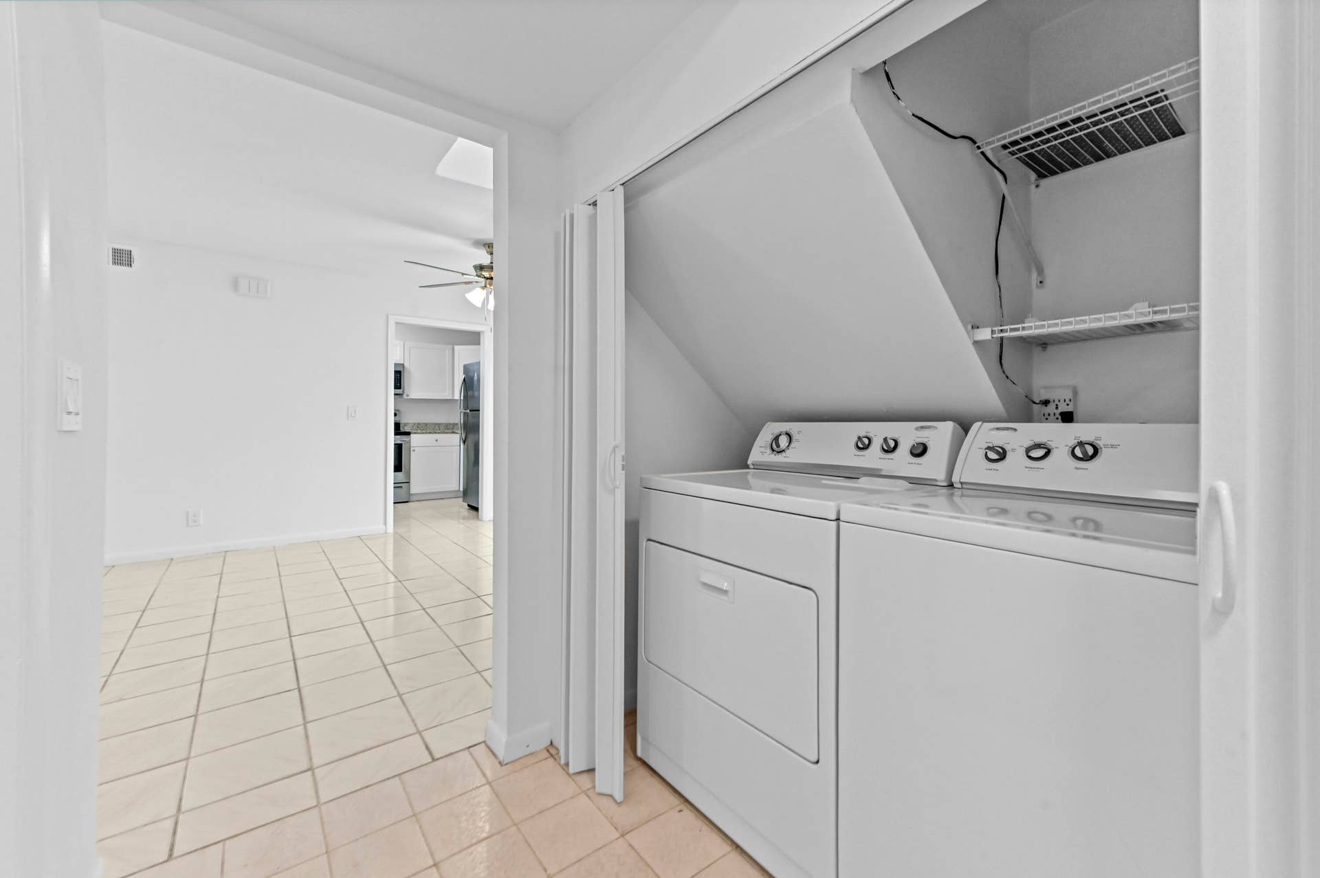 8600 Uranus Terrace, West Palm Beach, FL 33403 14 Laundry 01