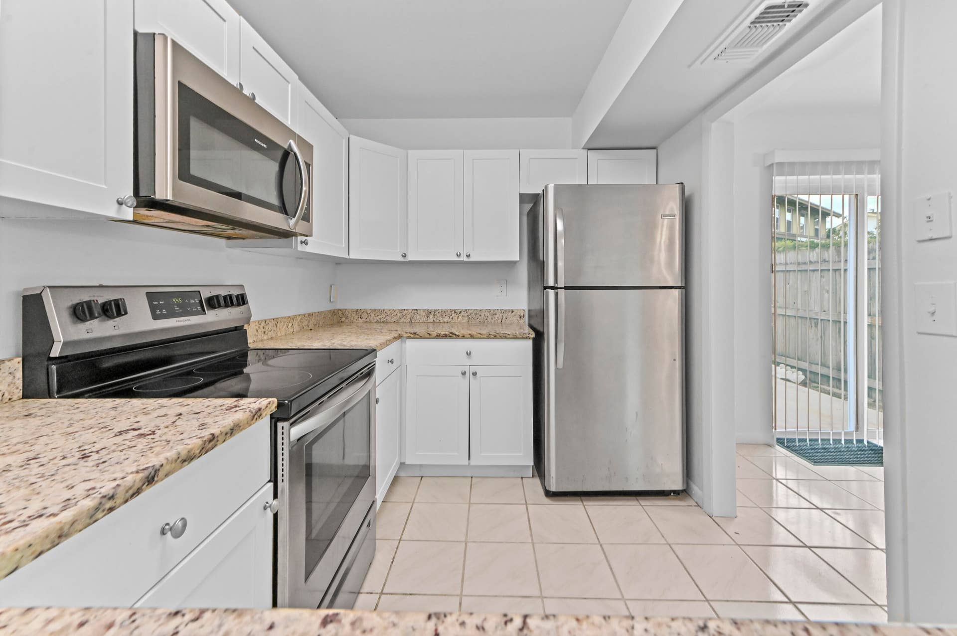 8600 Uranus Terrace, West Palm Beach, FL 33403 09 Kitchen 02