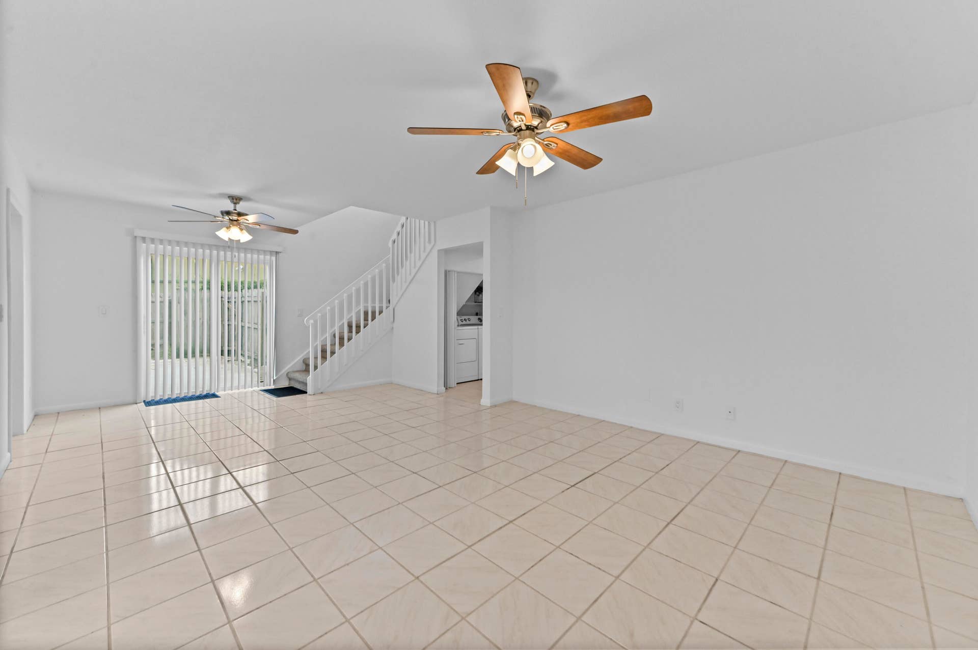 8600 Uranus Terrace, West Palm Beach, FL 33403 06 Living room 04