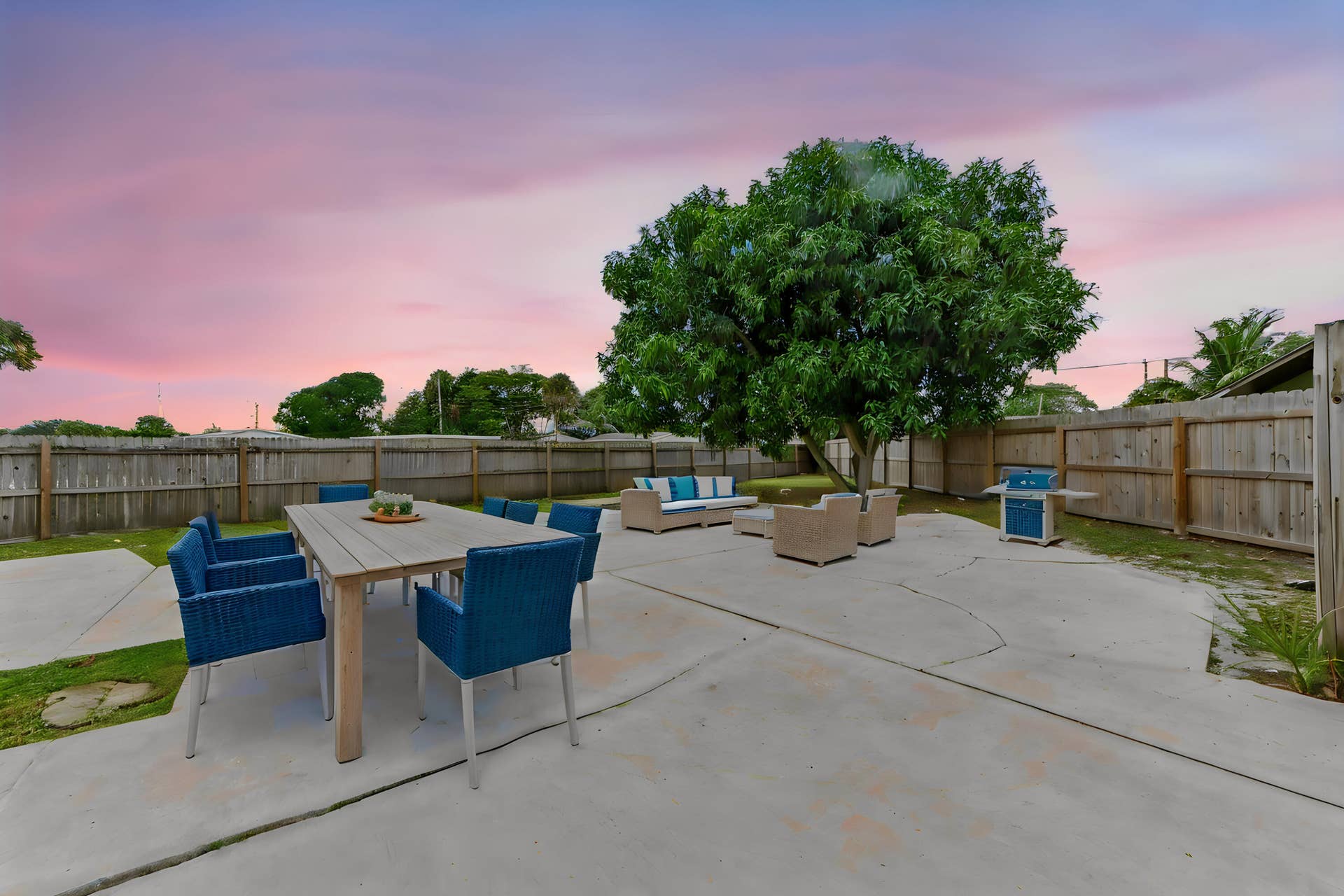 8600 Uranus Terrace, West Palm Beach, FL 33403 25-backyard-01_VS_TW