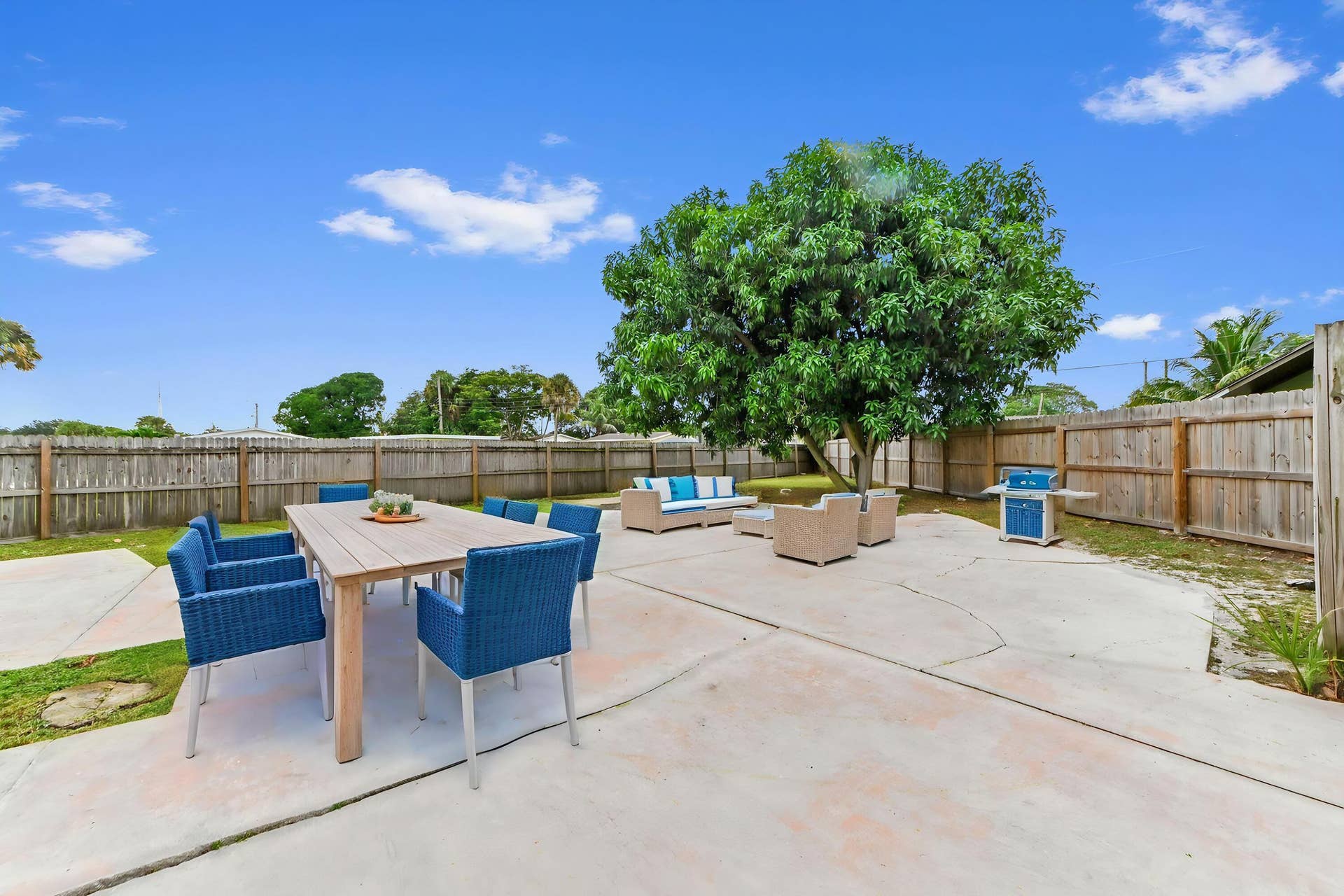 8600 Uranus Terrace, West Palm Beach, FL 33403 25-backyard-01_VS