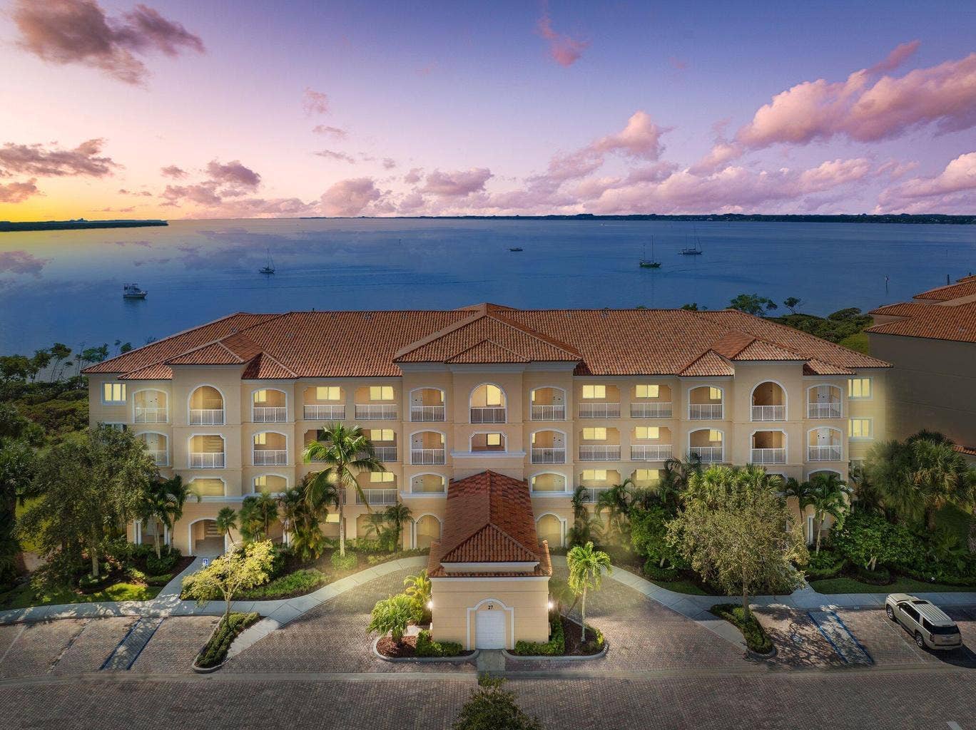 27 HARBOUR ISLE Drive W, #305, Fort Pierce, FL 34949 Building