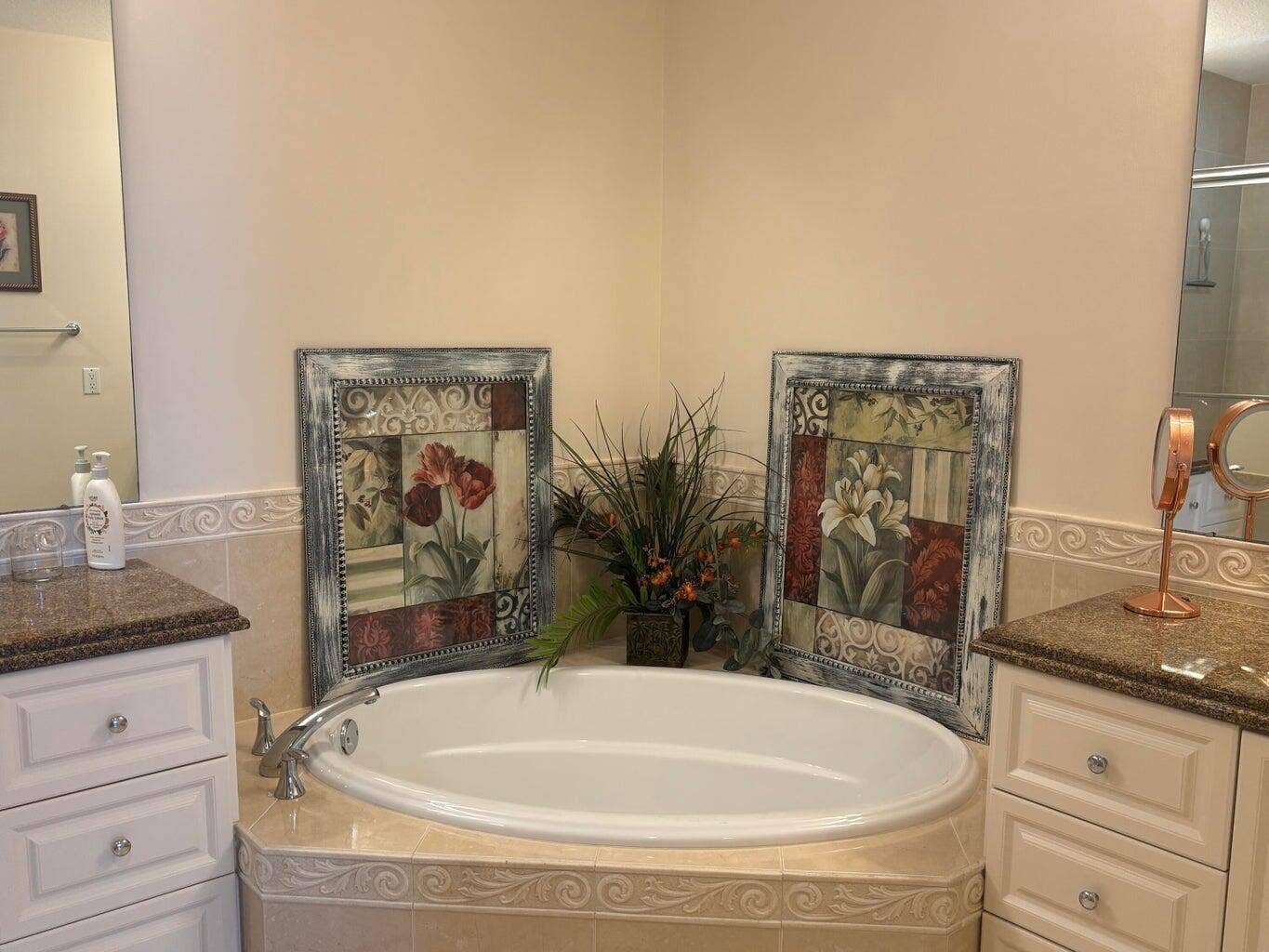27 HARBOUR ISLE Drive W, #305, Fort Pierce, FL 34949 Master Bath