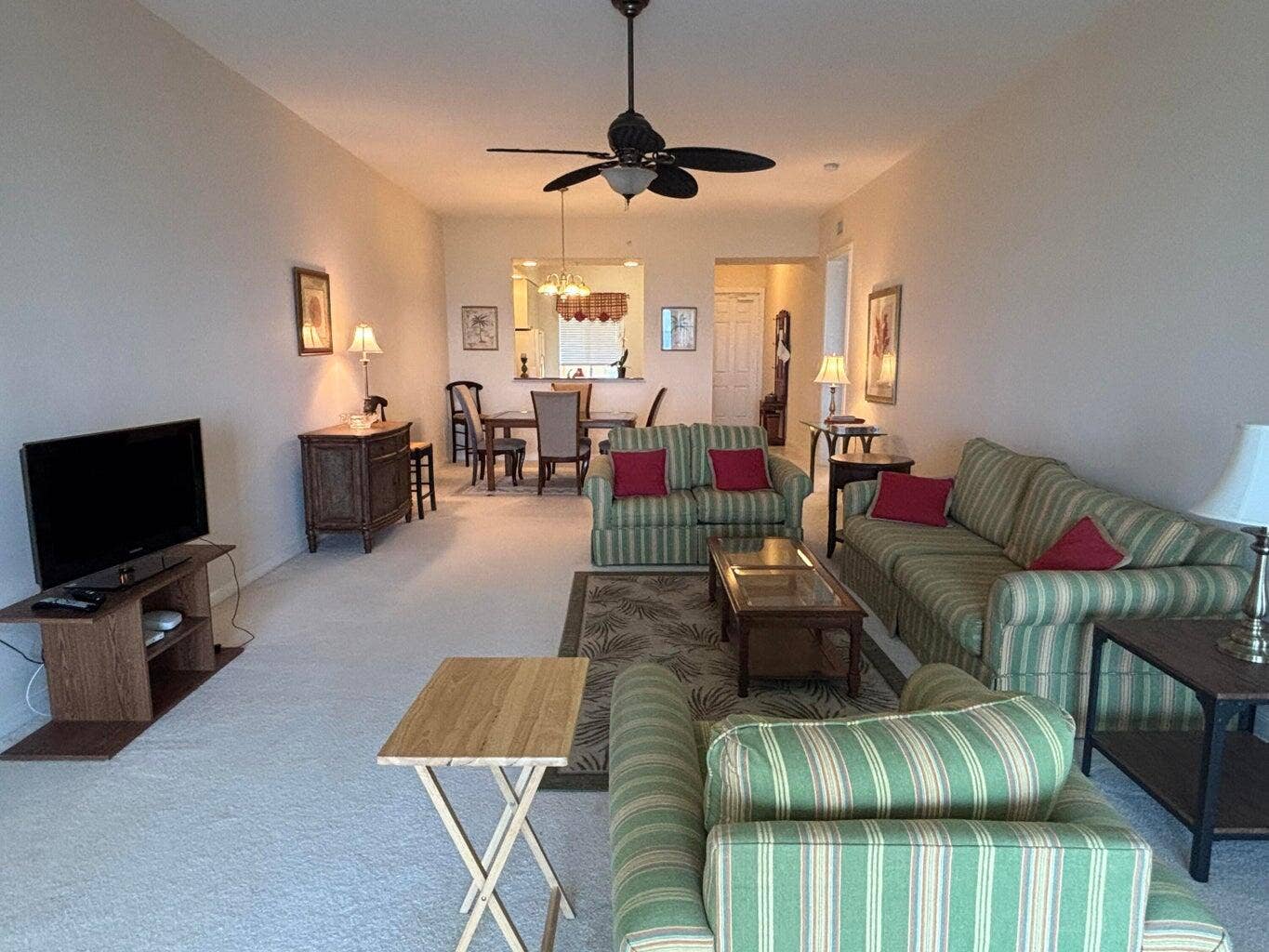 27 HARBOUR ISLE Drive W, #305, Fort Pierce, FL 34949 Living Room