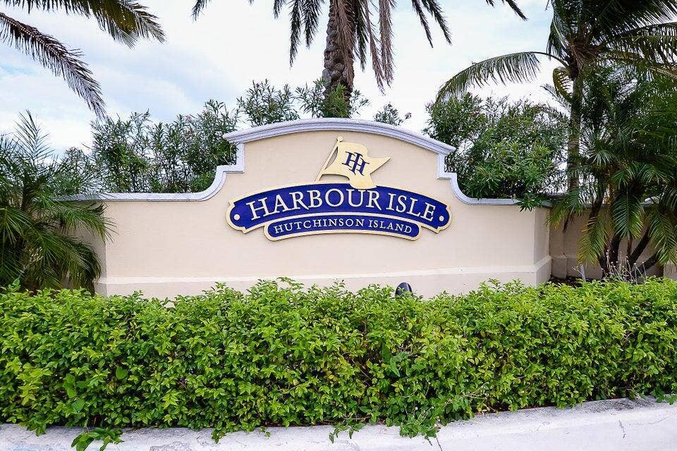 27 HARBOUR ISLE Drive W, #305, Fort Pierce, FL 34949 Entrance