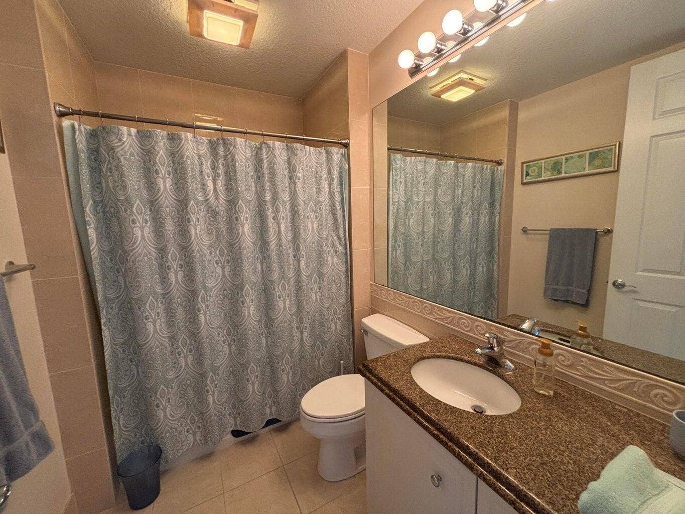 27 HARBOUR ISLE Drive W, #305, Fort Pierce, FL 34949 Guest Bath