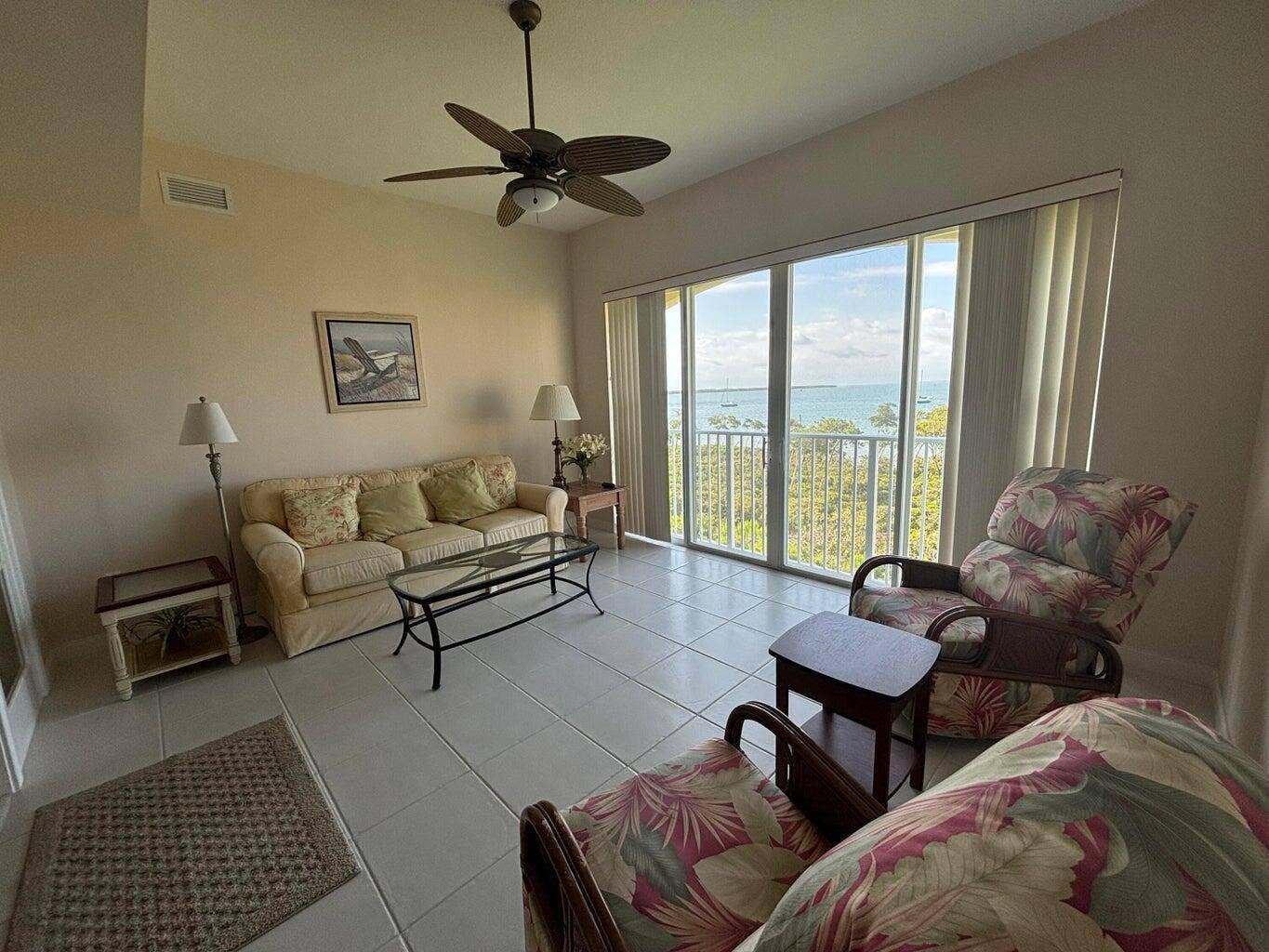 27 HARBOUR ISLE Drive W, #305, Fort Pierce, FL 34949 Florida Room