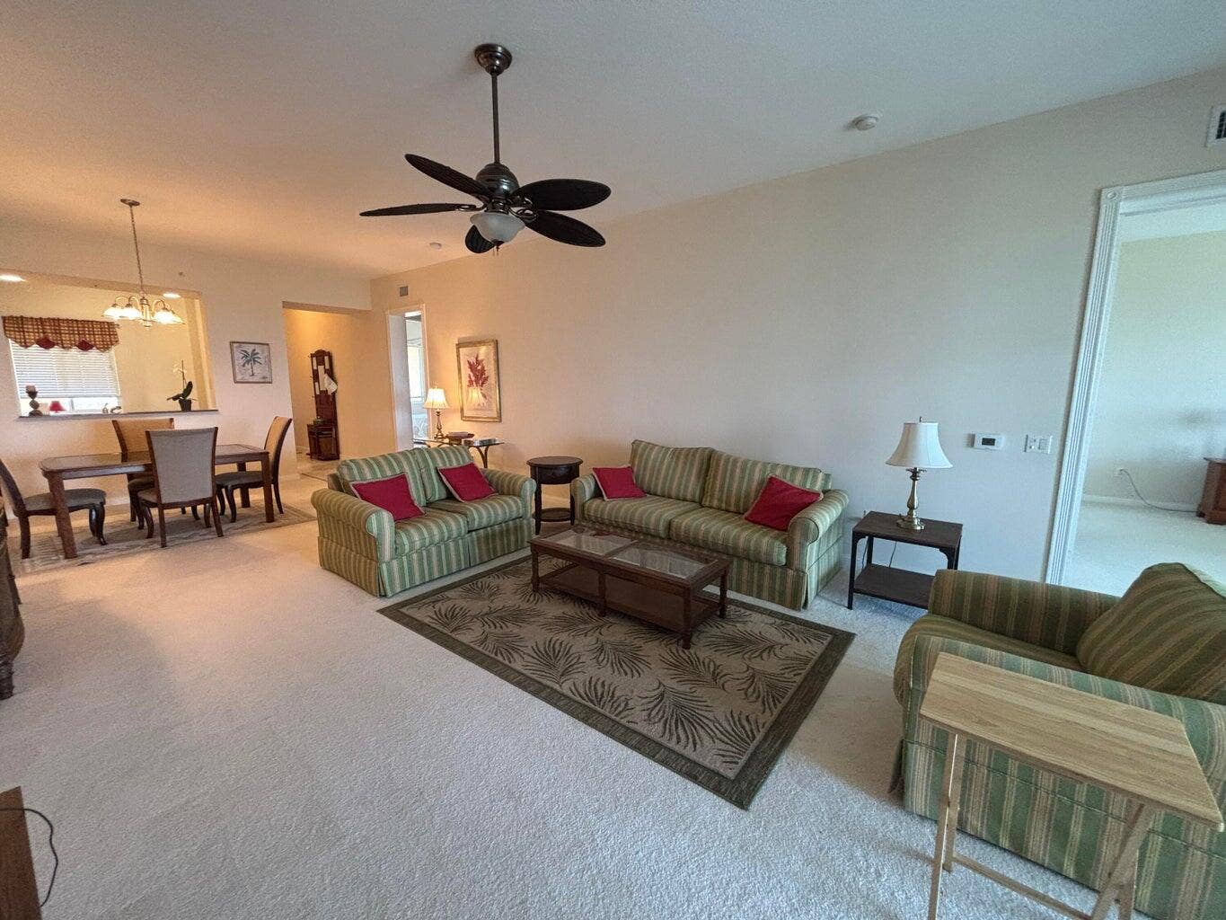 27 HARBOUR ISLE Drive W, #305, Fort Pierce, FL 34949 Living Room