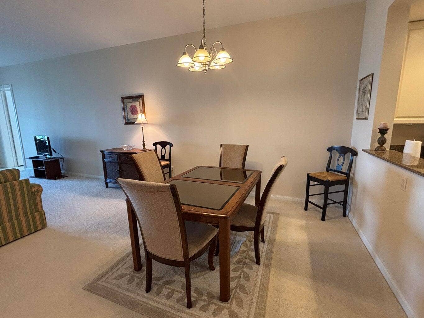 27 HARBOUR ISLE Drive W, #305, Fort Pierce, FL 34949 Dining Room