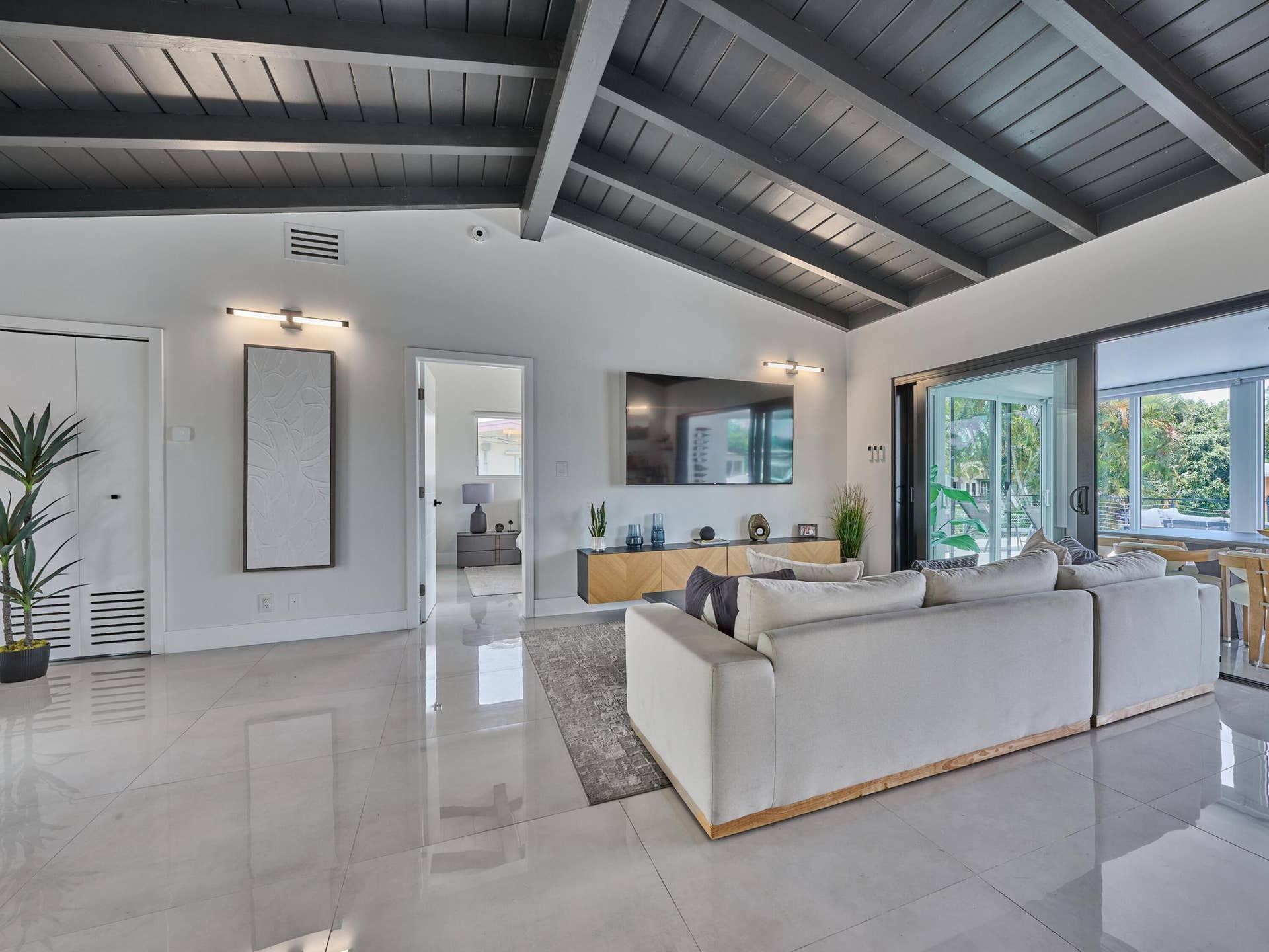(60) Living Room