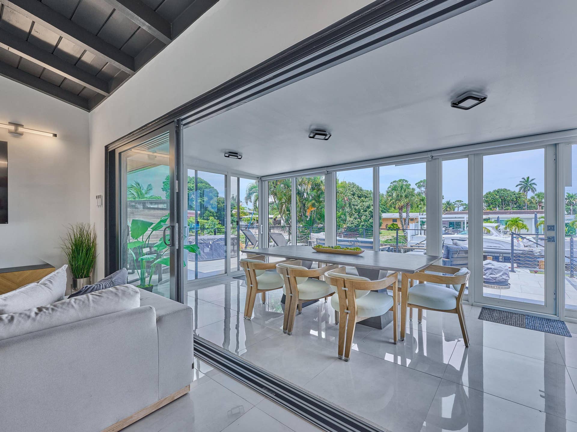 (73) Sunroom