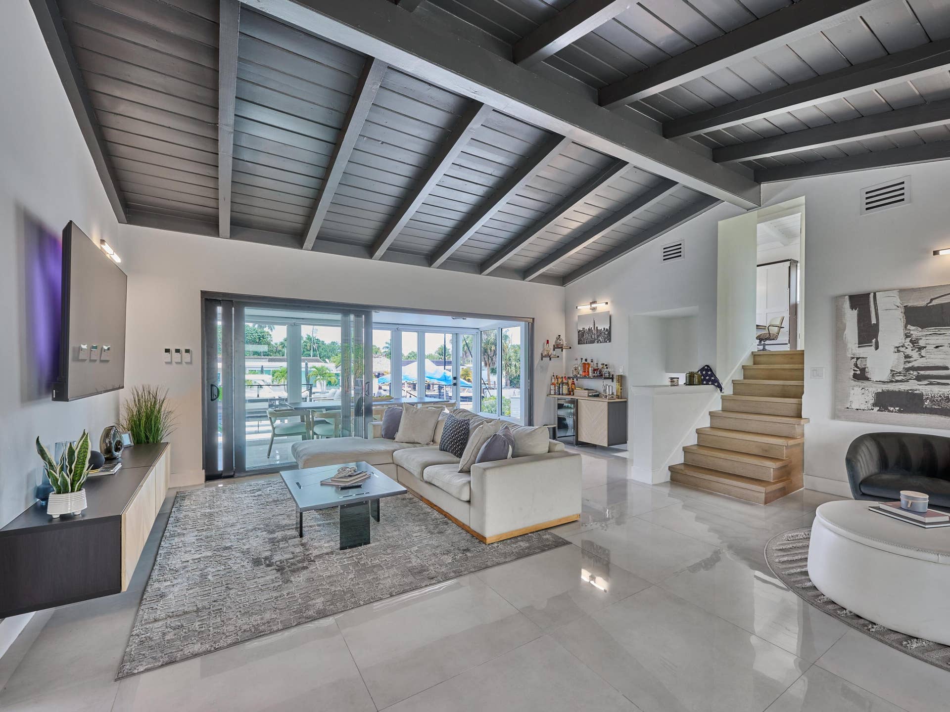 (56) Living Room