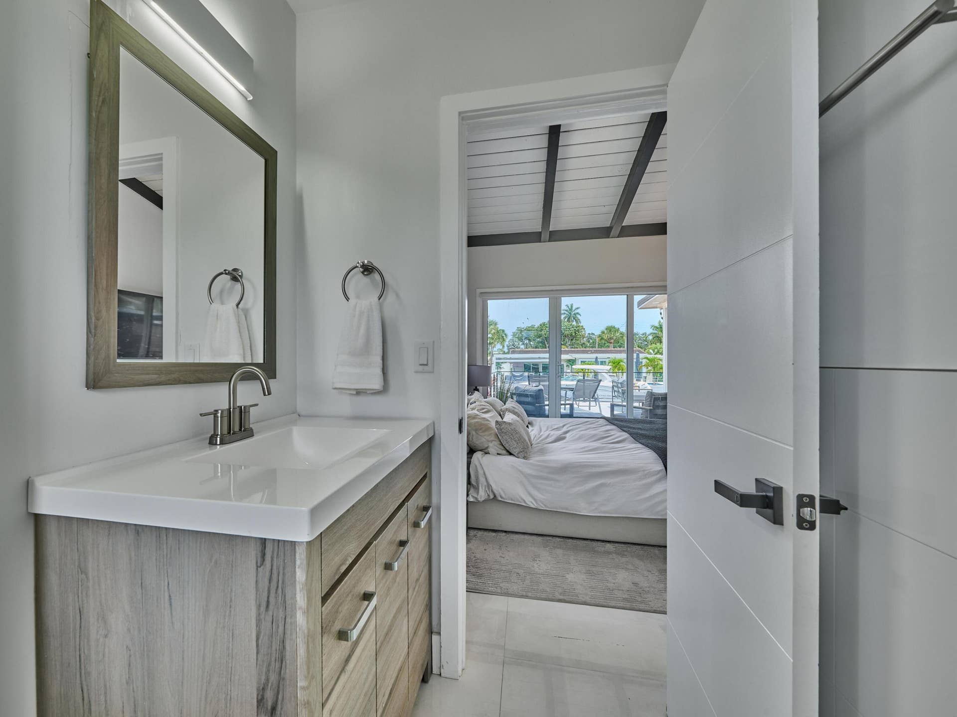(82) Master Bath View