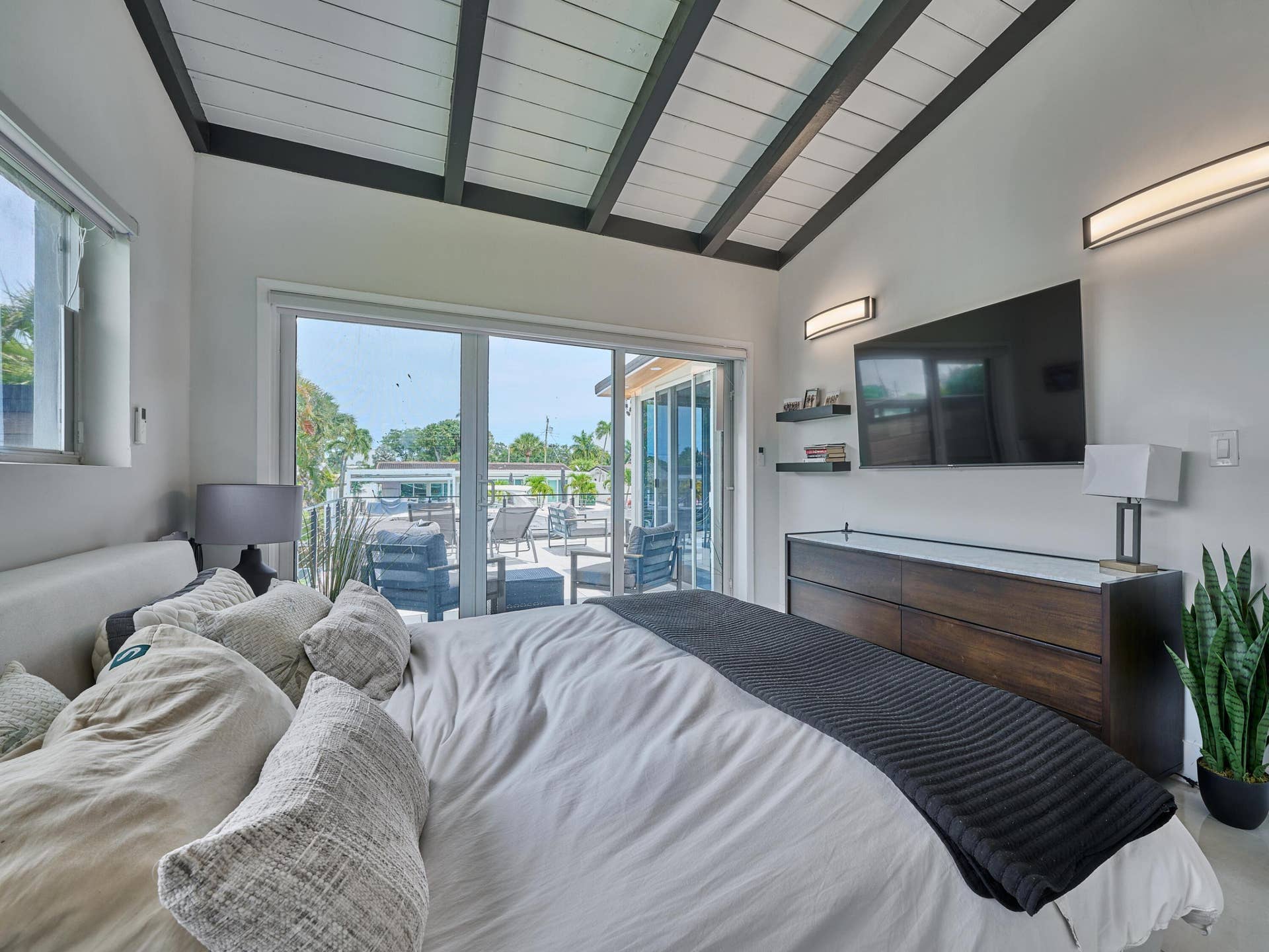 (69) Master Bedroom x5