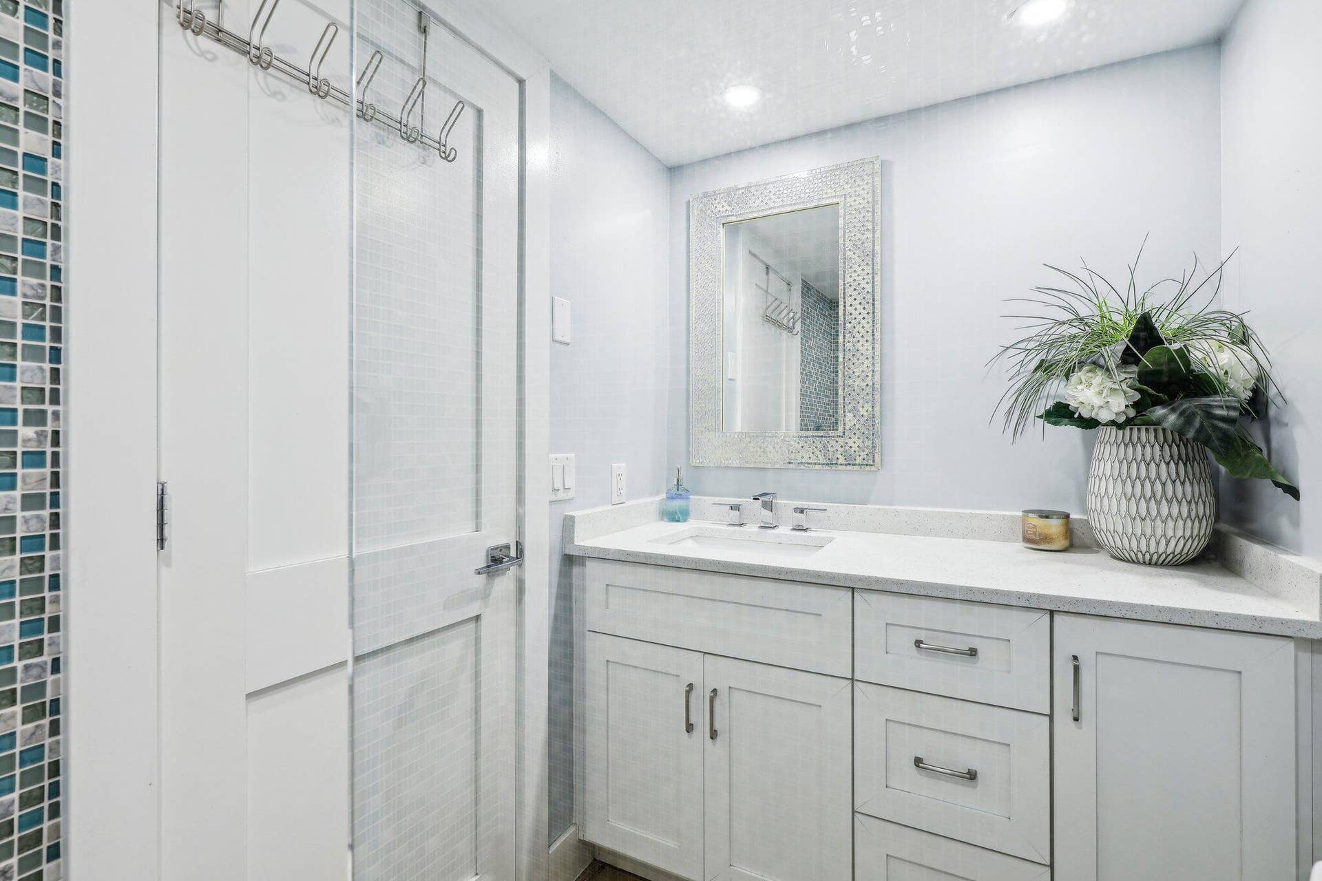 26-web-or-mls-E Royal Palm Rd-2005-026