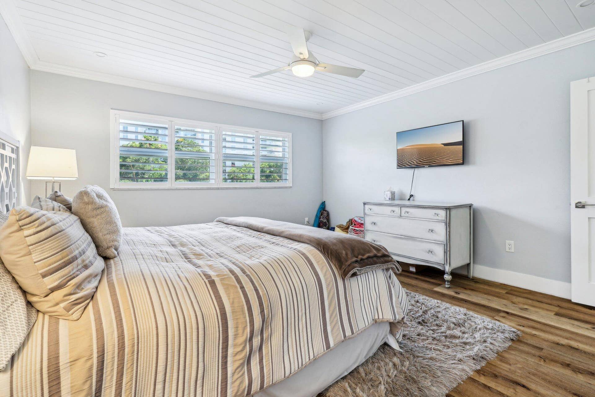29-web-or-mls-E Royal Palm Rd-2005-029