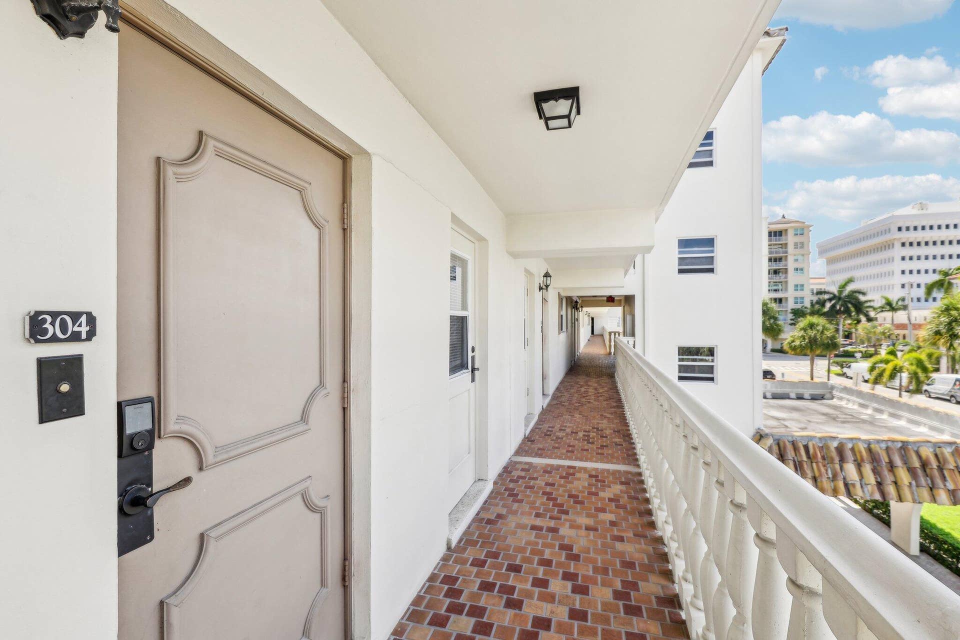 7-web-or-mls-E Royal Palm Rd-2005-007