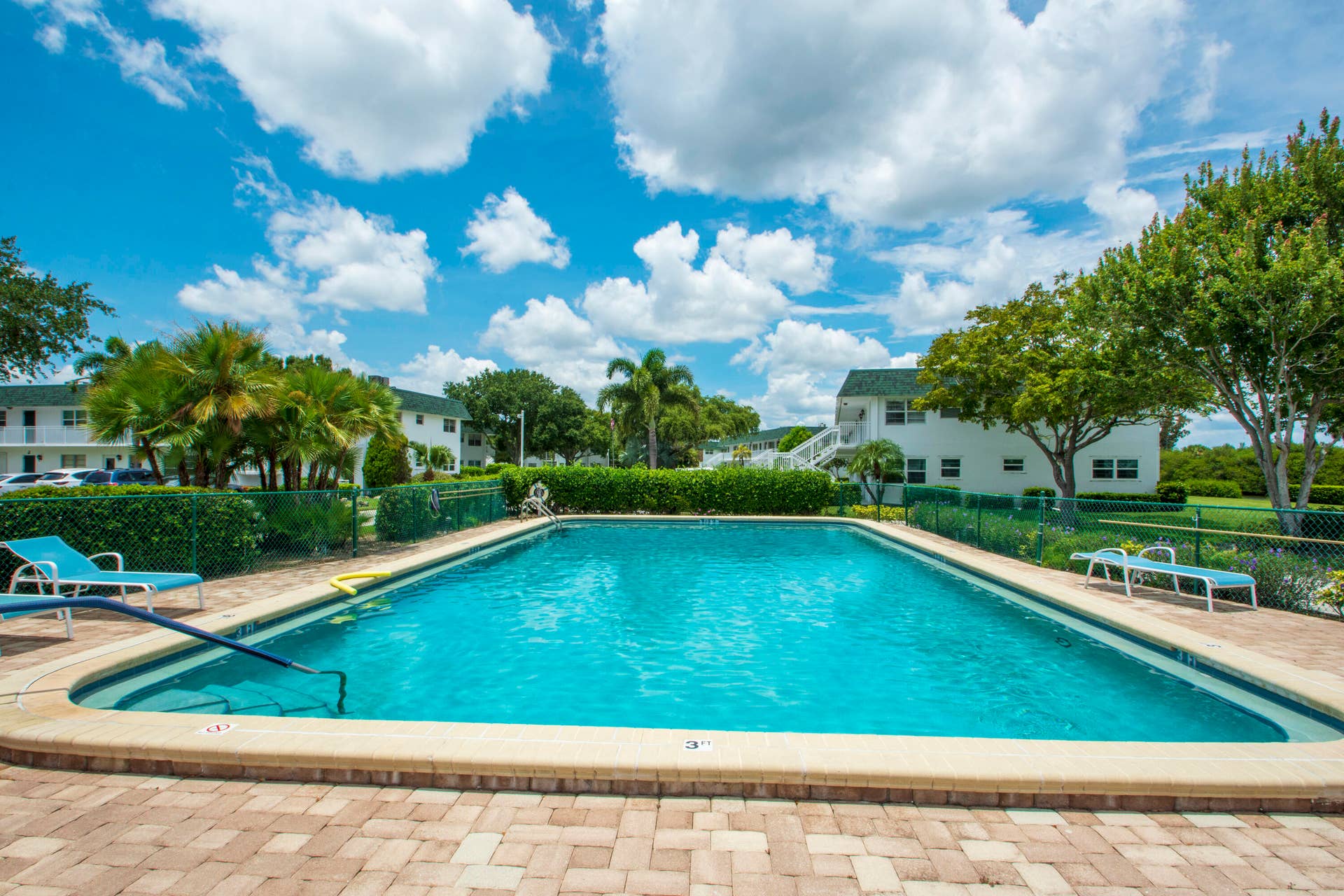 2800 Indian River Boulevard, #O-5, Vero Beach, FL 32960 Pool Area