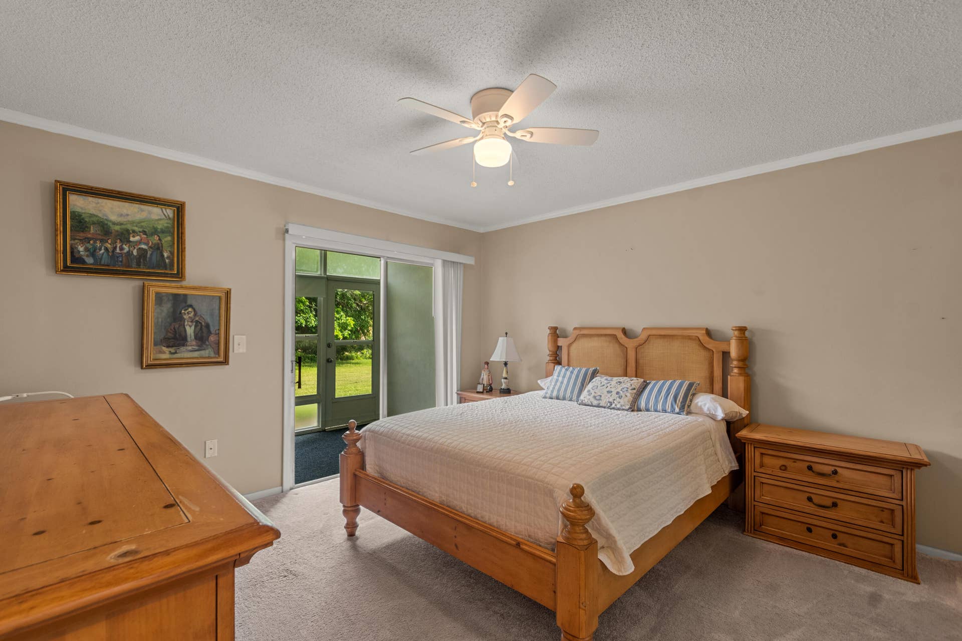 2800 Indian River Boulevard, #O-5, Vero Beach, FL 32960 Primary bedroom leading out to glass enclosure