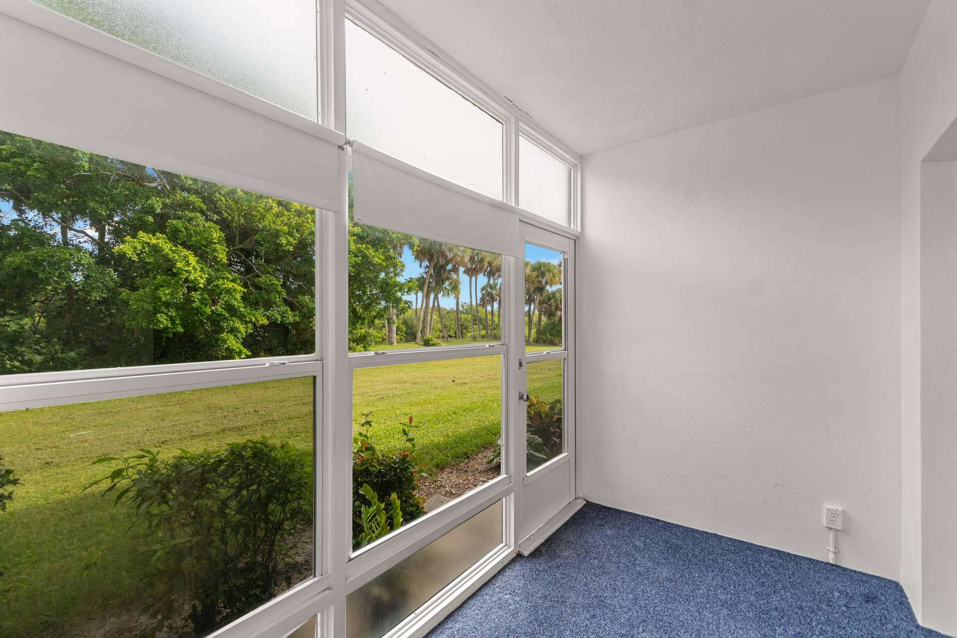 2800 Indian River Boulevard, #O-5, Vero Beach, FL 32960 Glass enclosure
