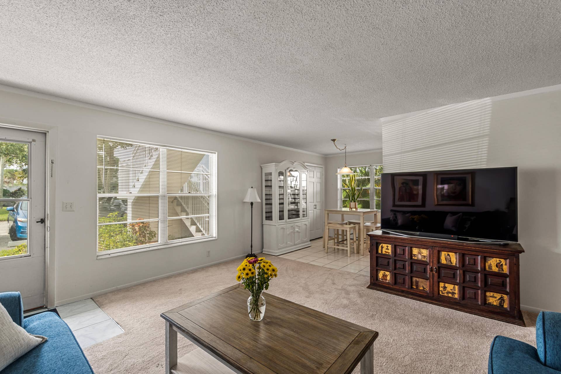 2800 Indian River Boulevard, #O-5, Vero Beach, FL 32960 Living Room