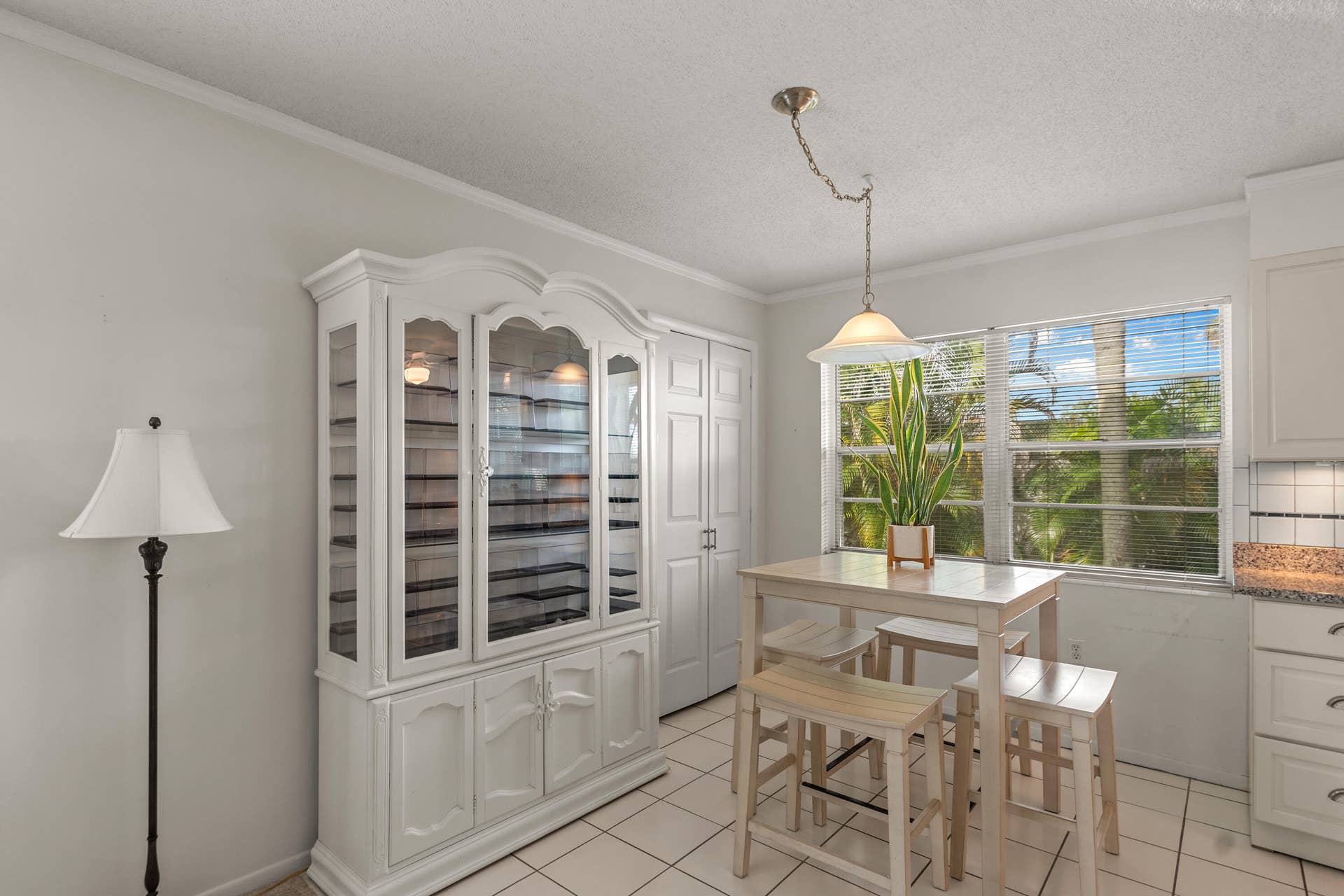 2800 Indian River Boulevard, #O-5, Vero Beach, FL 32960 Dining