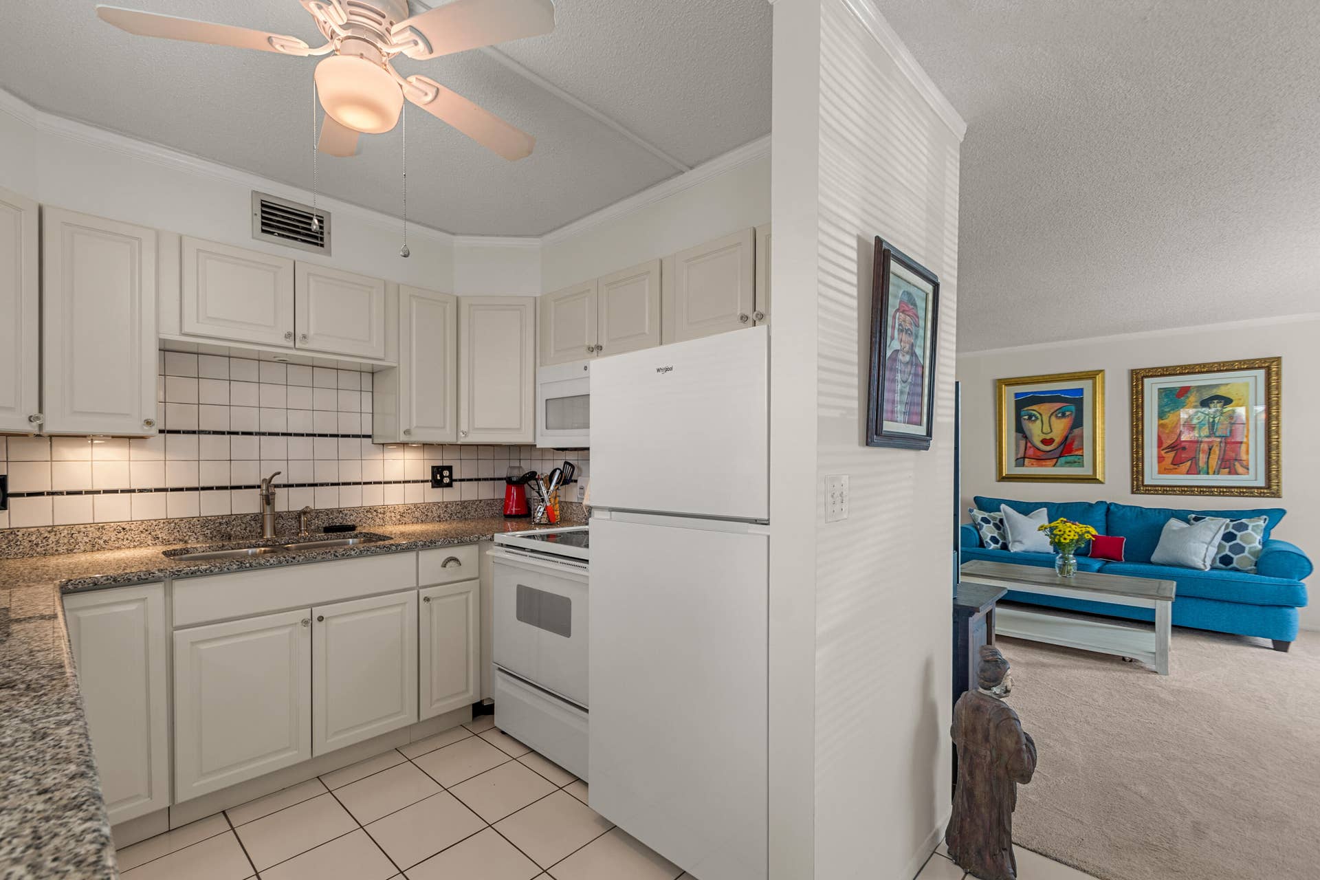 2800 Indian River Boulevard, #O-5, Vero Beach, FL 32960 Kitchen