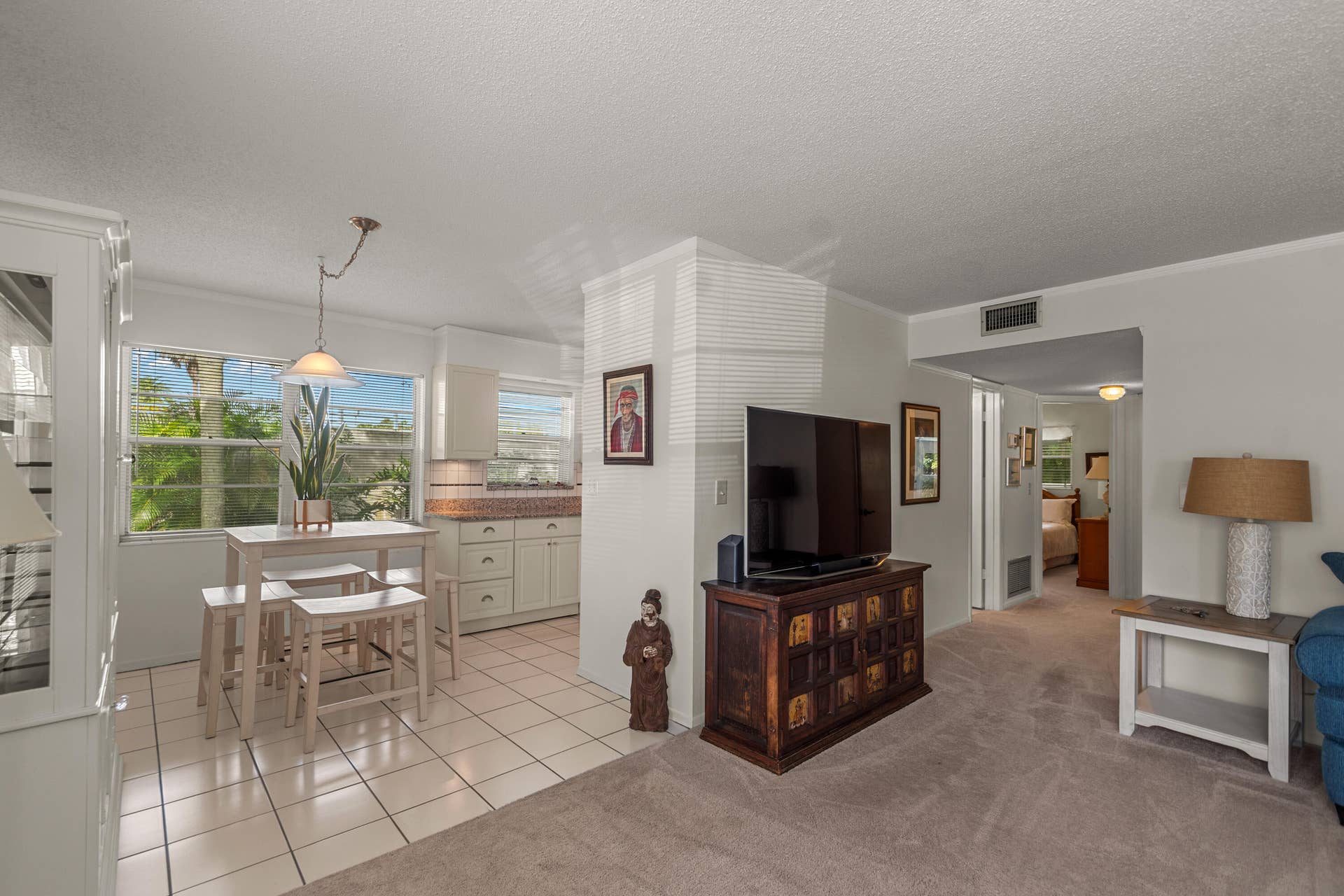 2800 Indian River Boulevard, #O-5, Vero Beach, FL 32960 Front Door View of interior