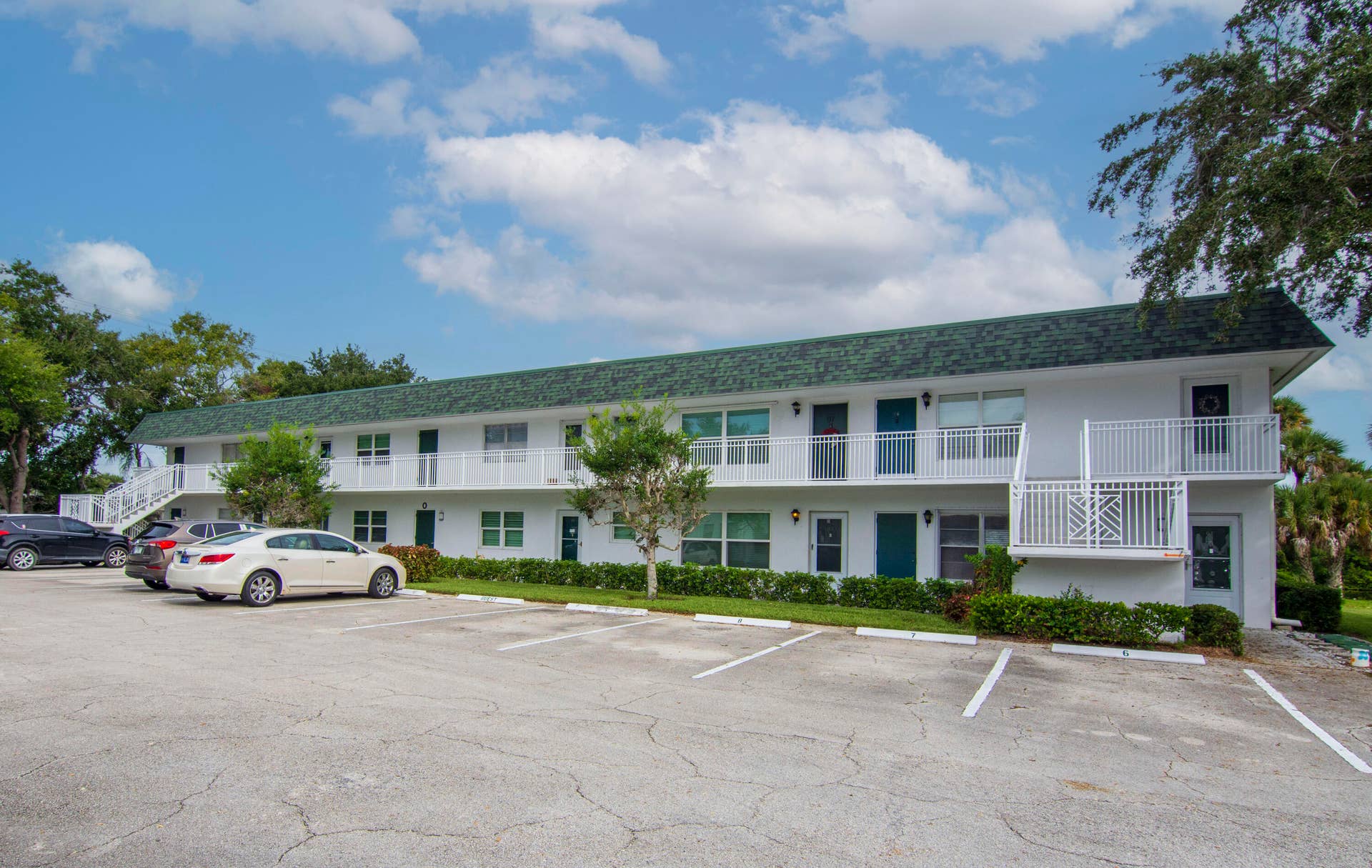 2800 Indian River Boulevard, #O-5, Vero Beach, FL 32960 Front of Building