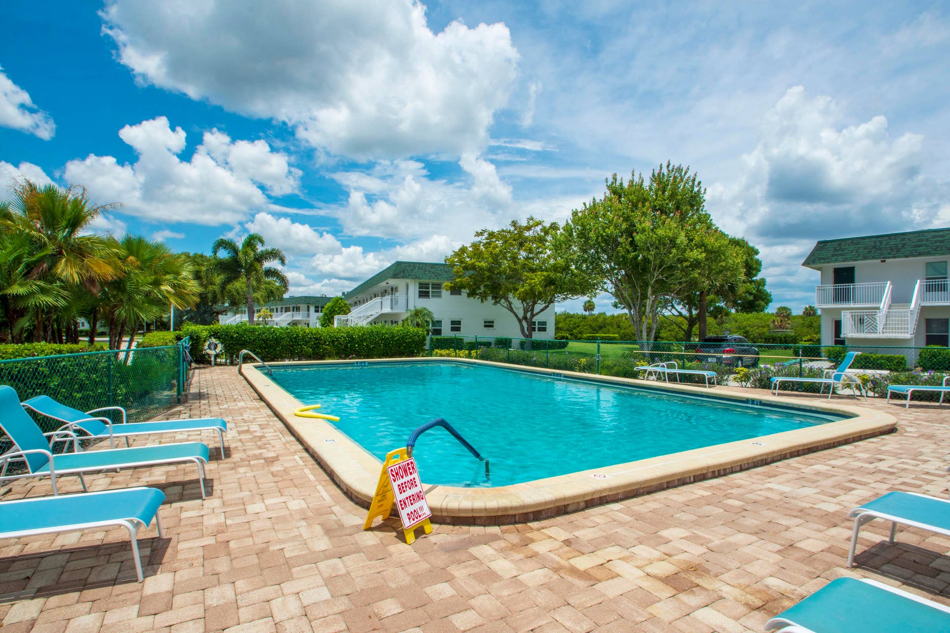 2800 Indian River Boulevard, #O-5, Vero Beach, FL 32960 Pool Area