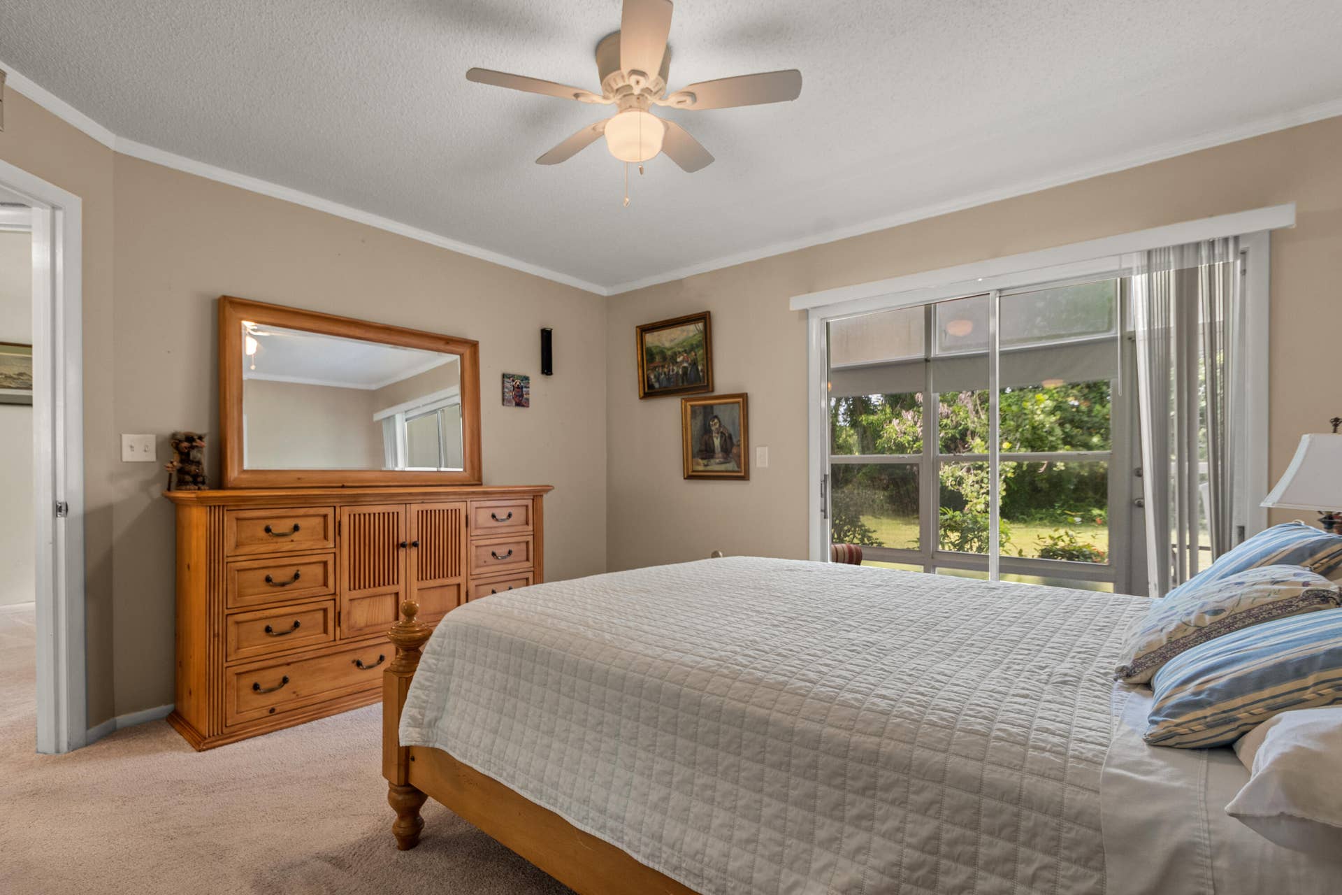 2800 Indian River Boulevard, #O-5, Vero Beach, FL 32960 Primary bedroom leading out to glass enclosure