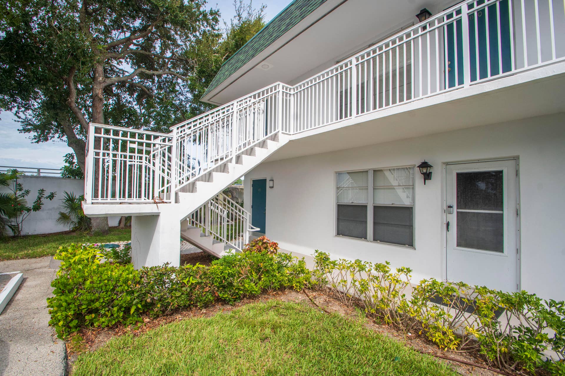 2800 Indian River Boulevard, #O-5, Vero Beach, FL 32960 Front Door of Unit