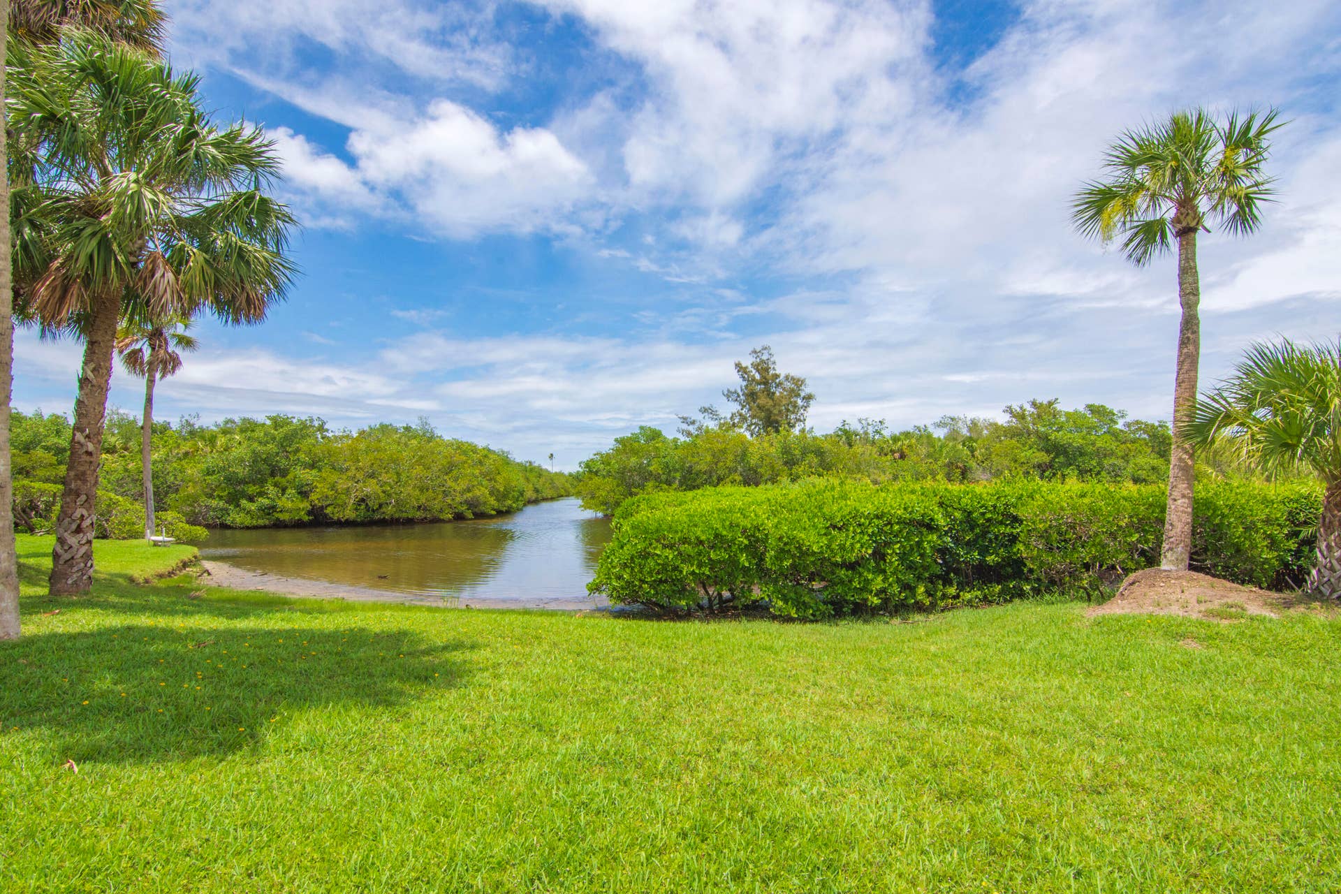 2800 Indian River Boulevard, #O-5, Vero Beach, FL 32960 View from the back of the unit